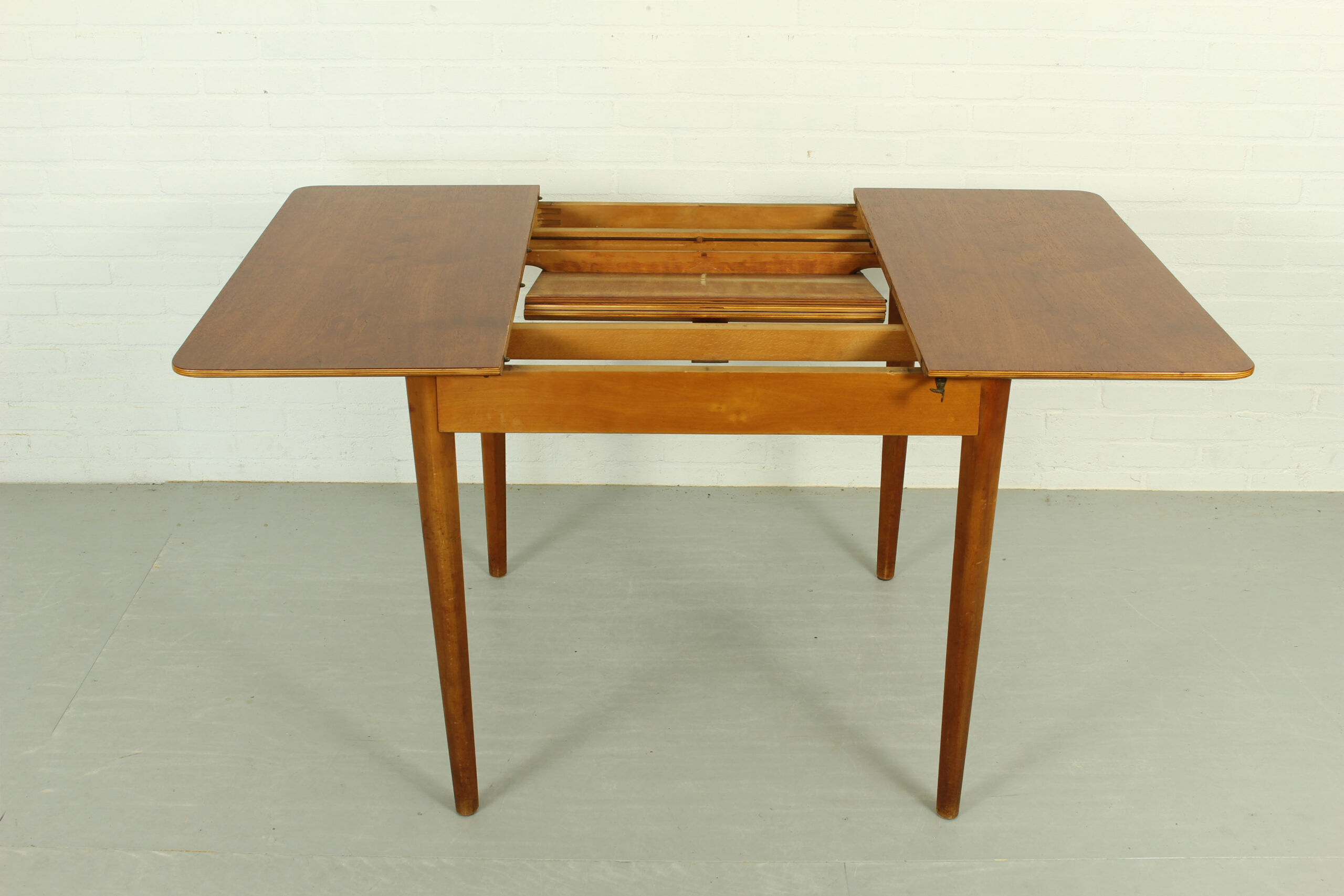 1958 Pastoe drop-leaf table – Dutch design classic