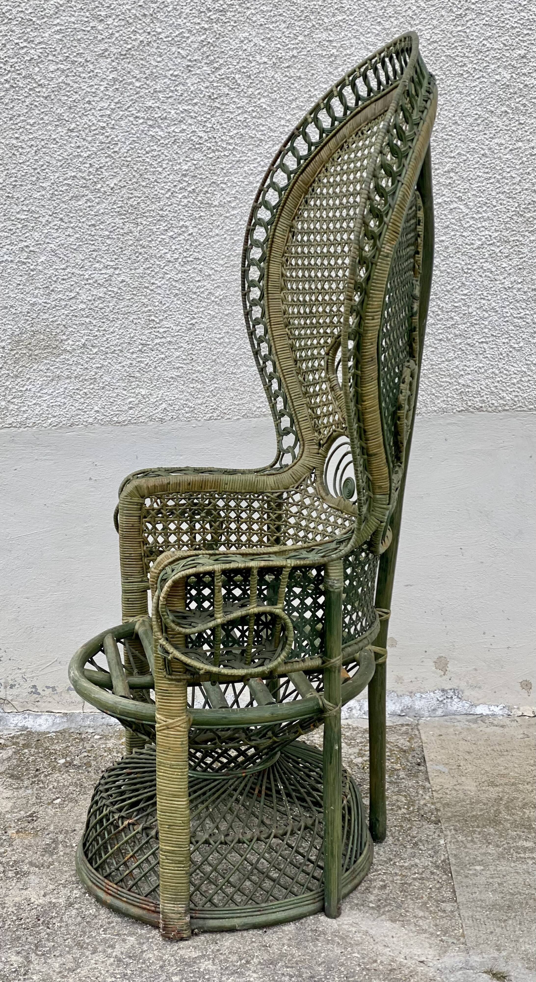 Fauteuil rotin paon patiné vert vintage 1970