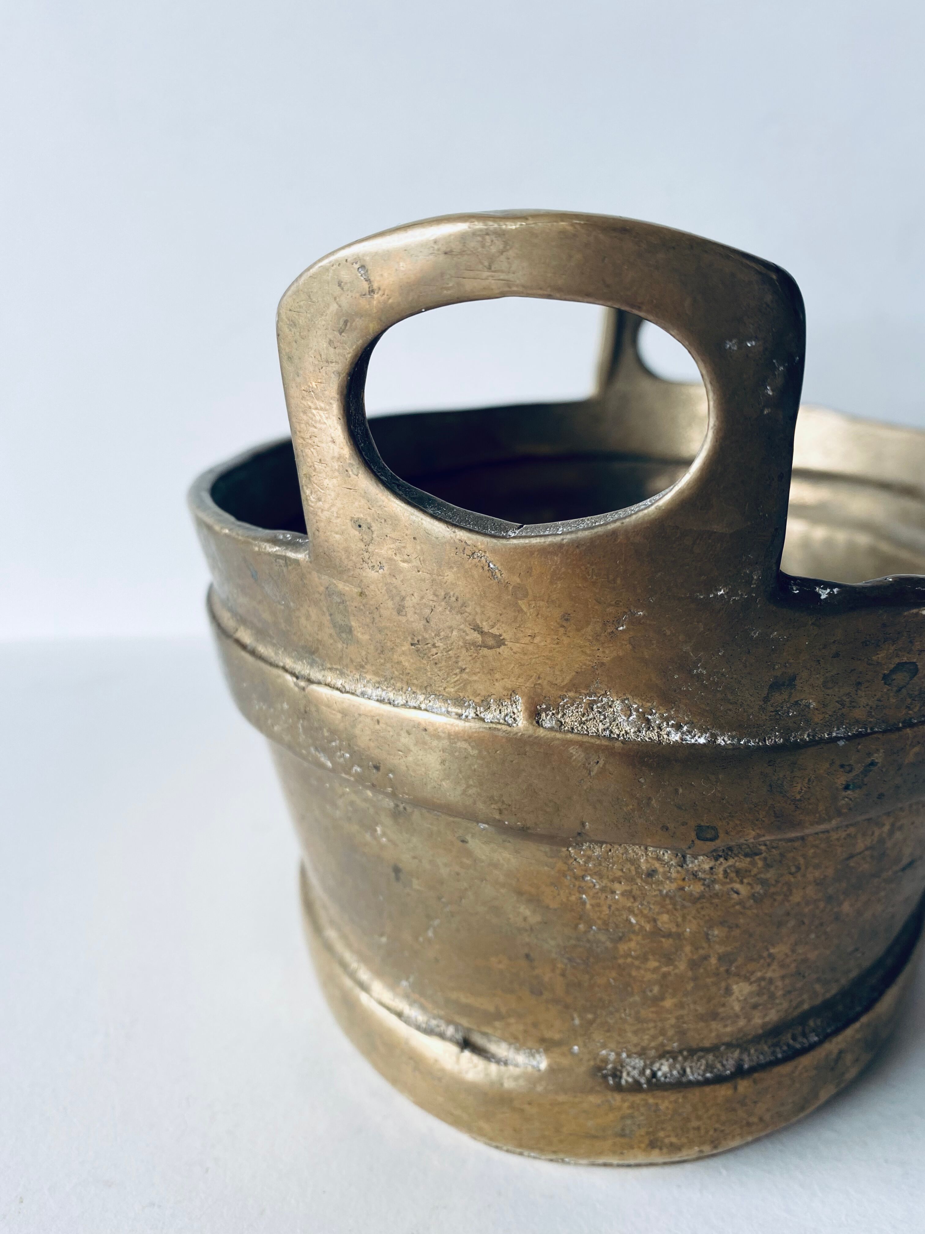 Bronze pot