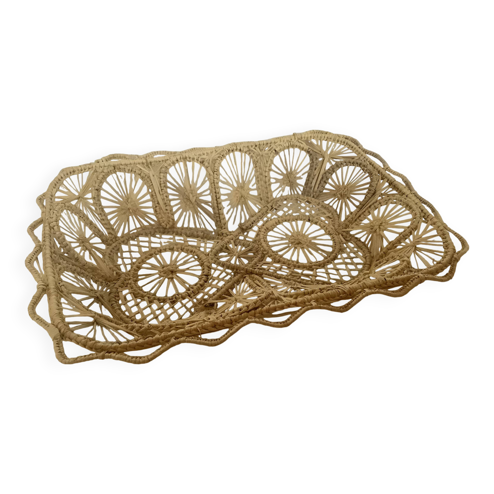 Corbeille en paille tressée