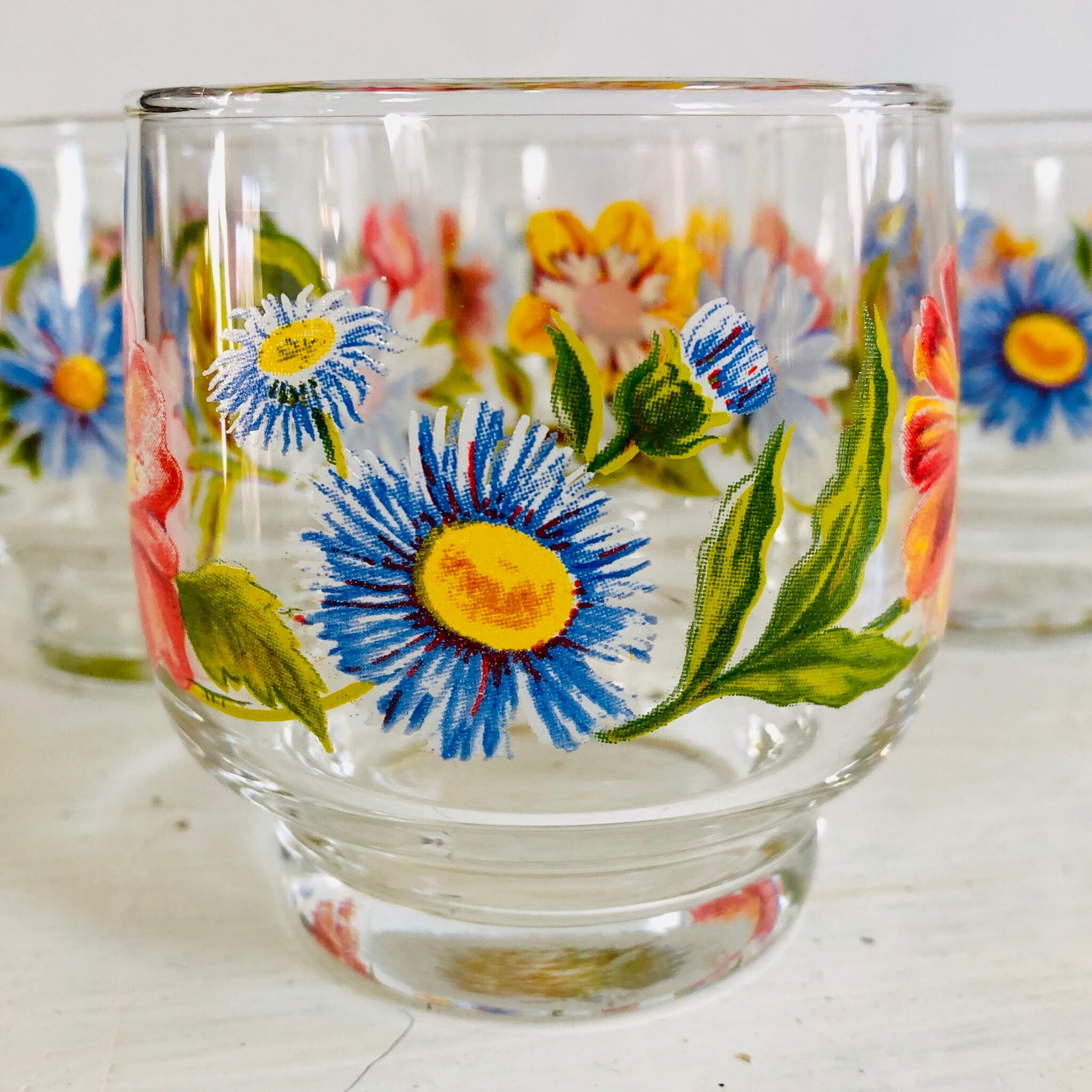 Six verres fleuris