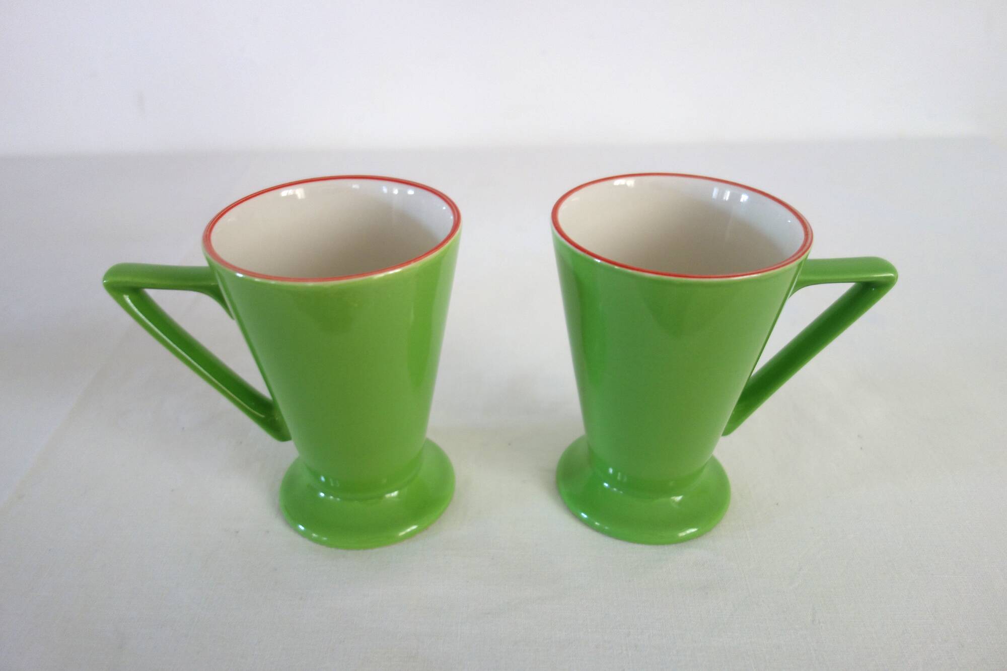 6 mugs en céramique colorée, Churchill England