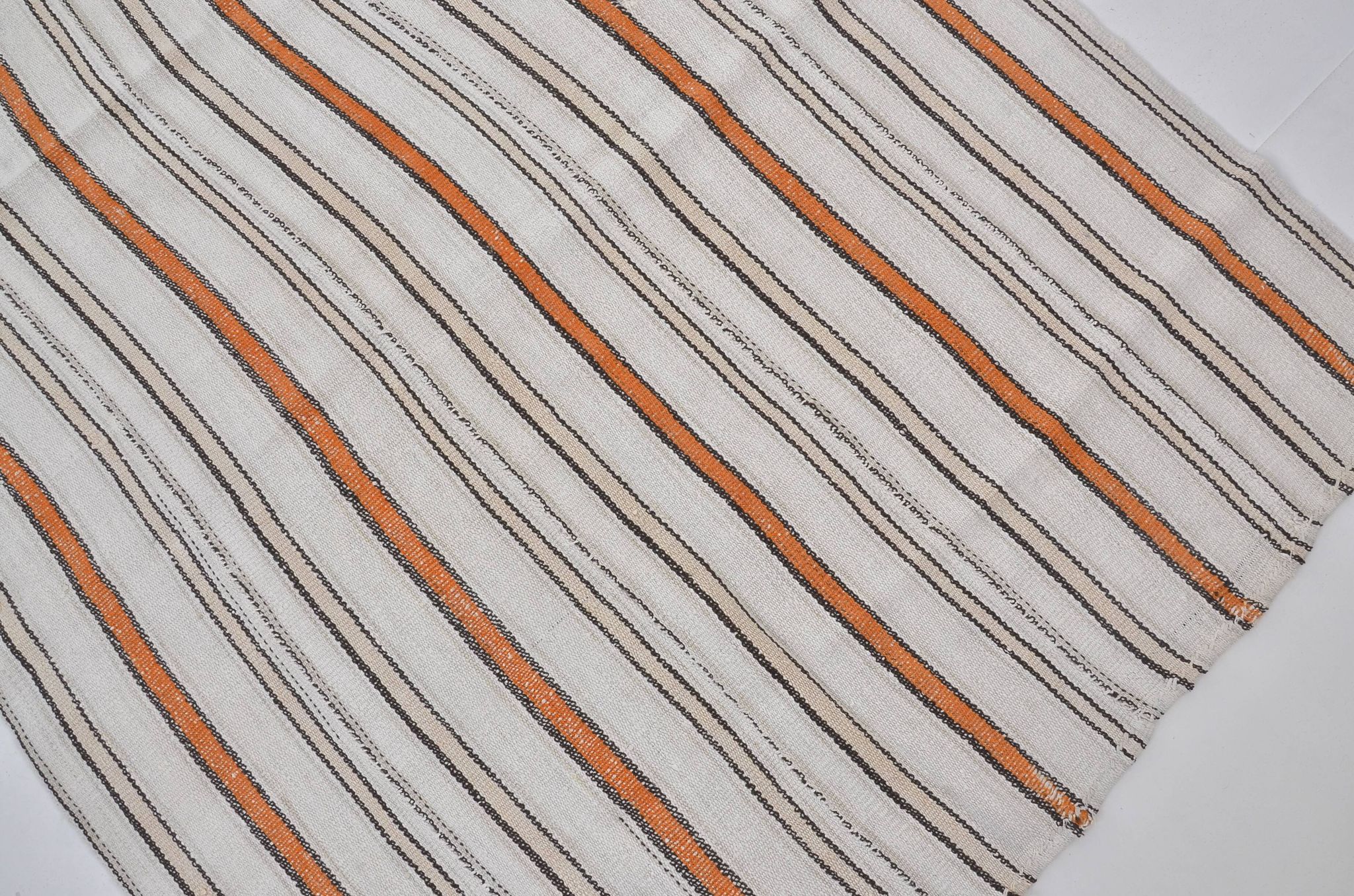 Tapis Kilim en chanvre d'Anatolie à rayures, référence 3681