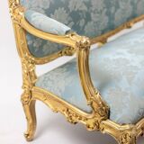 Salon de style Louis XV à chassis en bois doré. Circa 1880.