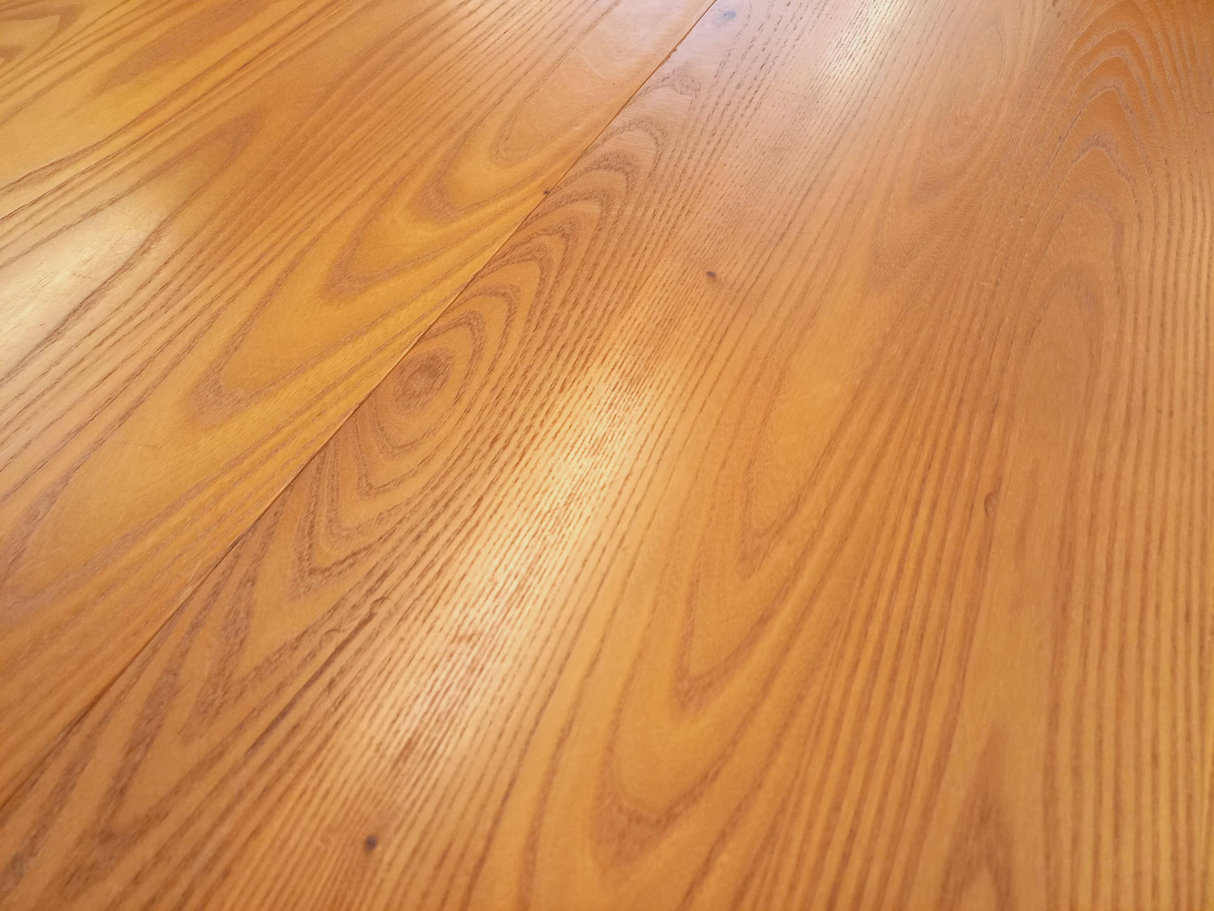 Table à manger ronde vintage Seltz des années 70 80 en orme blond massif