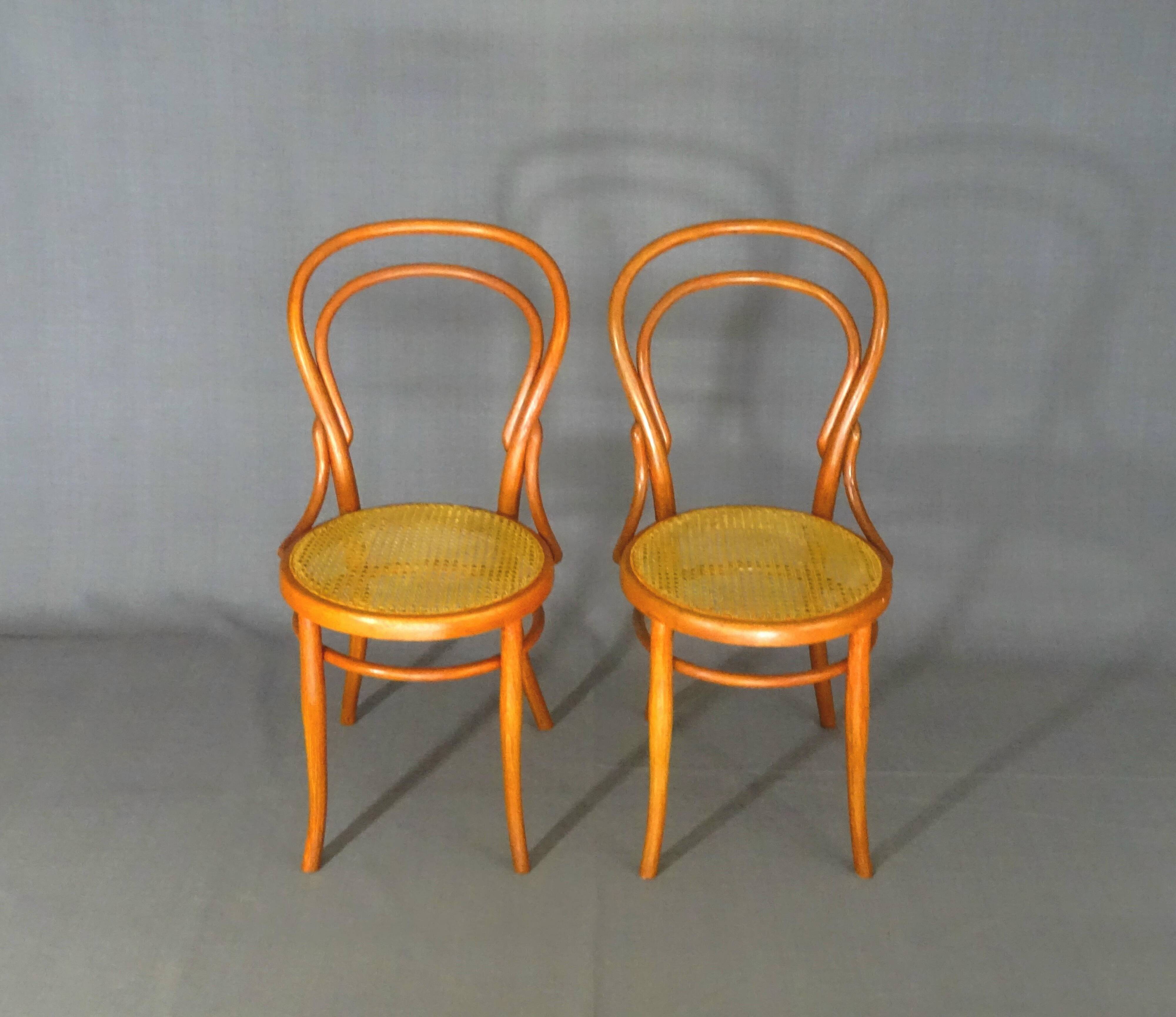 2 Chaise bistrot cannées N°14 de Joseph Hofmann "teinte merisier"