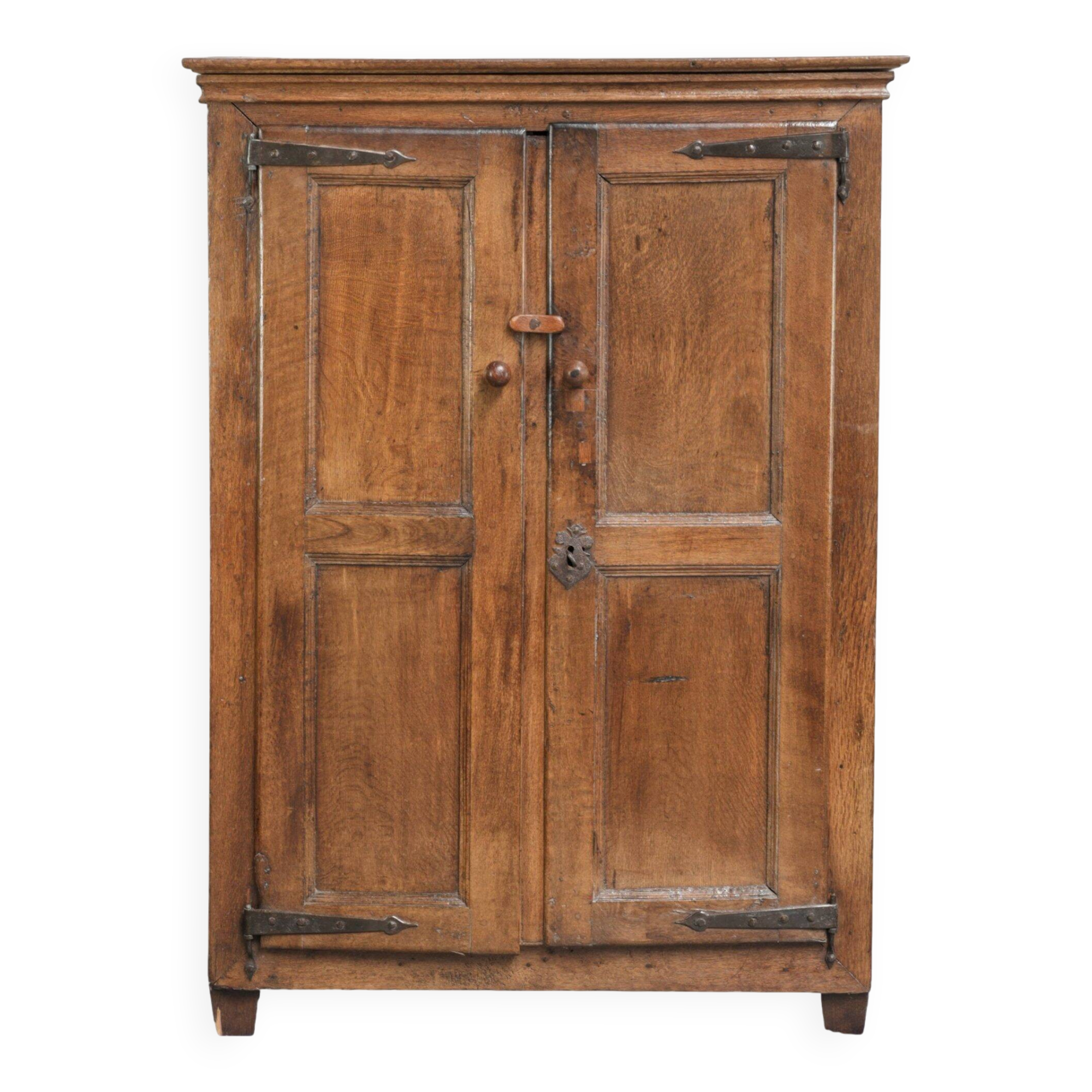 Antique oak farmhouse cupboard from the 17th century with original fittings