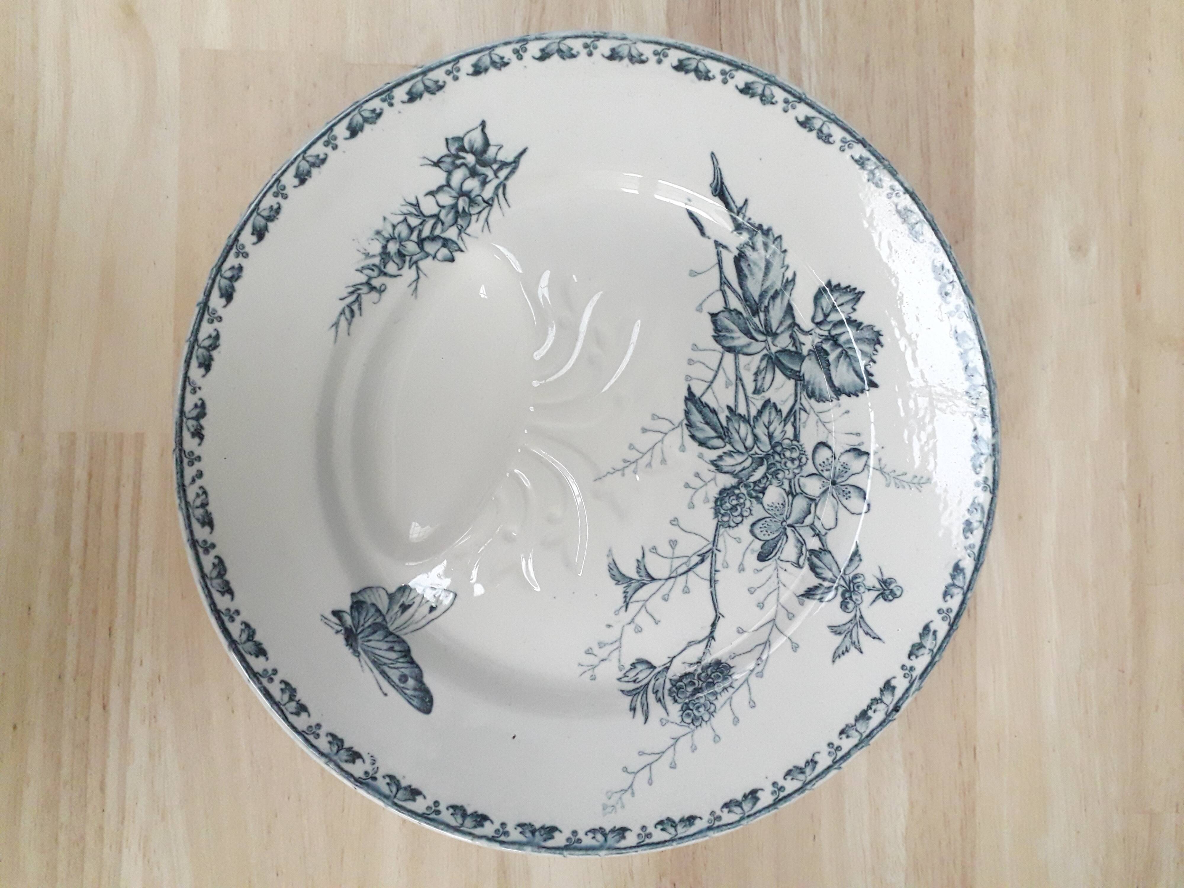 Artichoke plates (6) early twentieth century