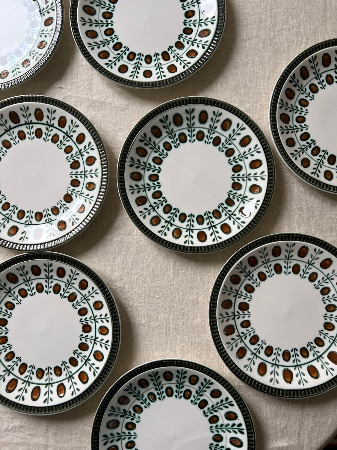 Boch La Louvière plates walnut model