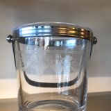 Former ice bucket with serious edging