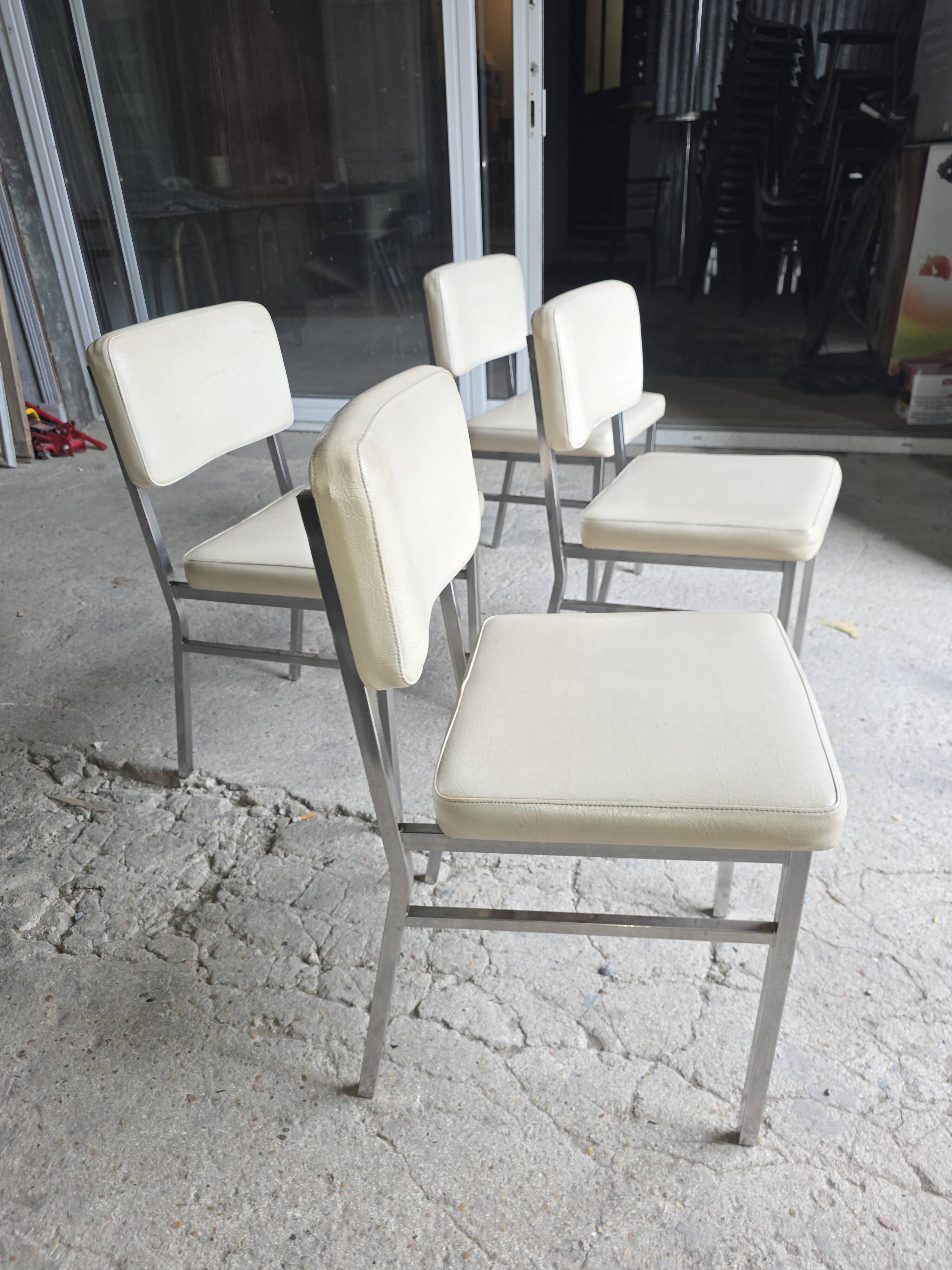 4 chrome metal chairs with faux leather from the 1970s.