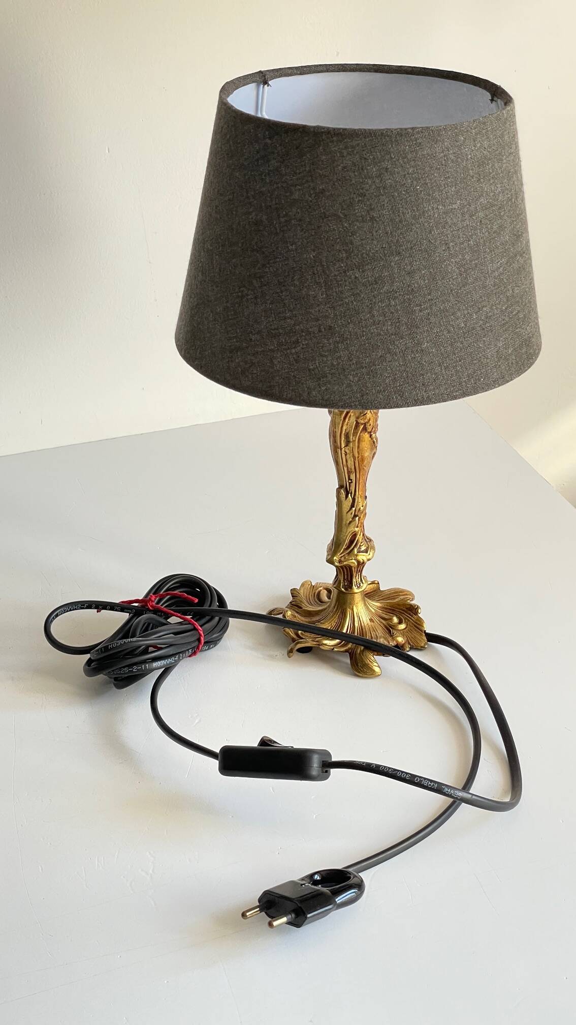 Chic bronze lamp with vintage gold patina