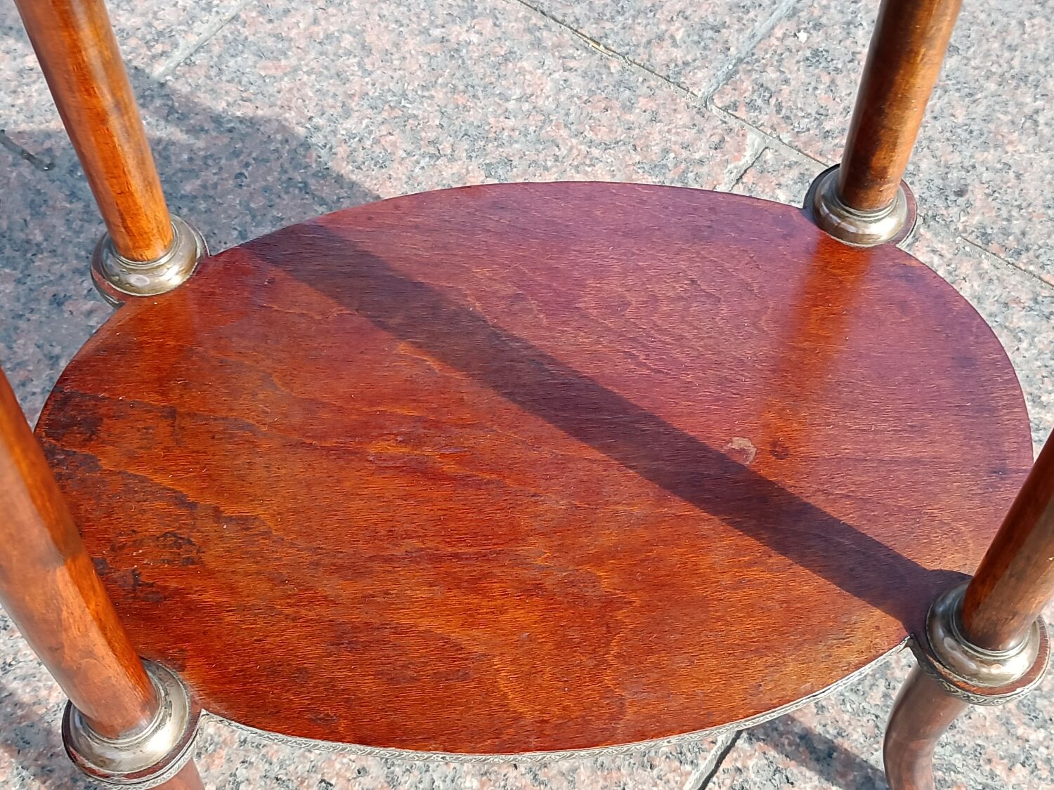 Pedestal table