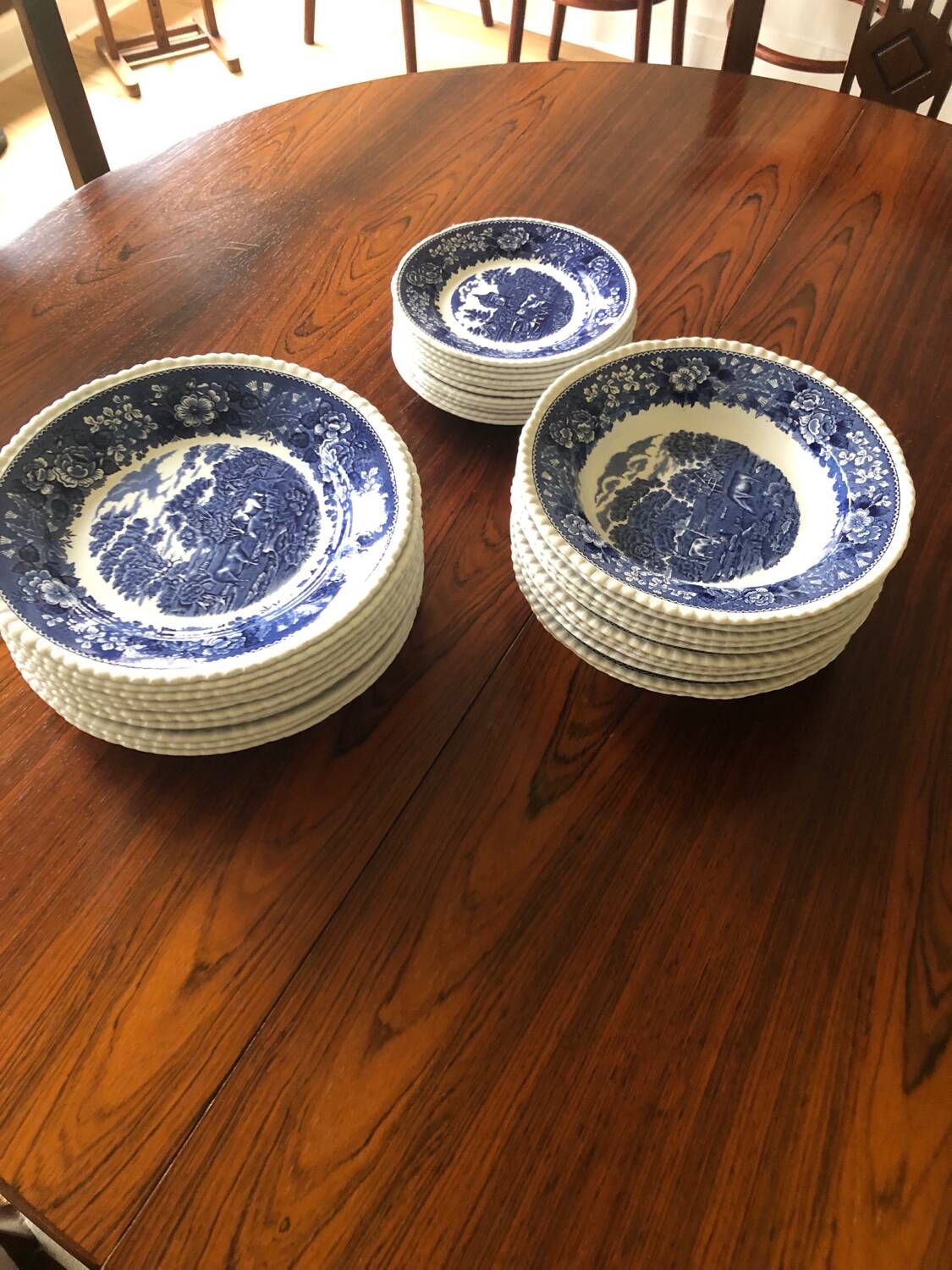 Blue English service sold in 1 lot