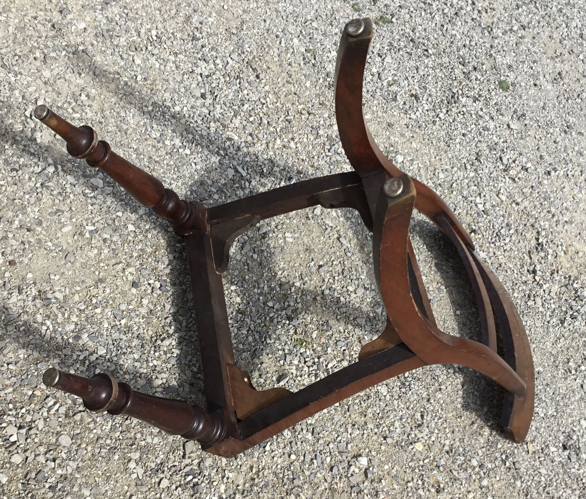 A series of 4 mahogany chairs with 19th th eme leather patties in good condition