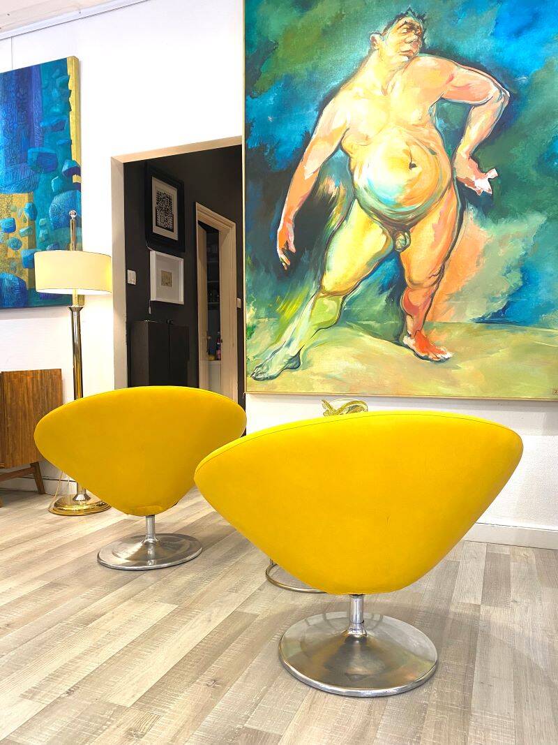 Pair of Retro Parabola Lounge Chairs