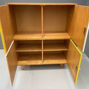 Armoire U-450 en placage de chêne, variante jaune et blanc, Jiří Jiroutek pour Inte