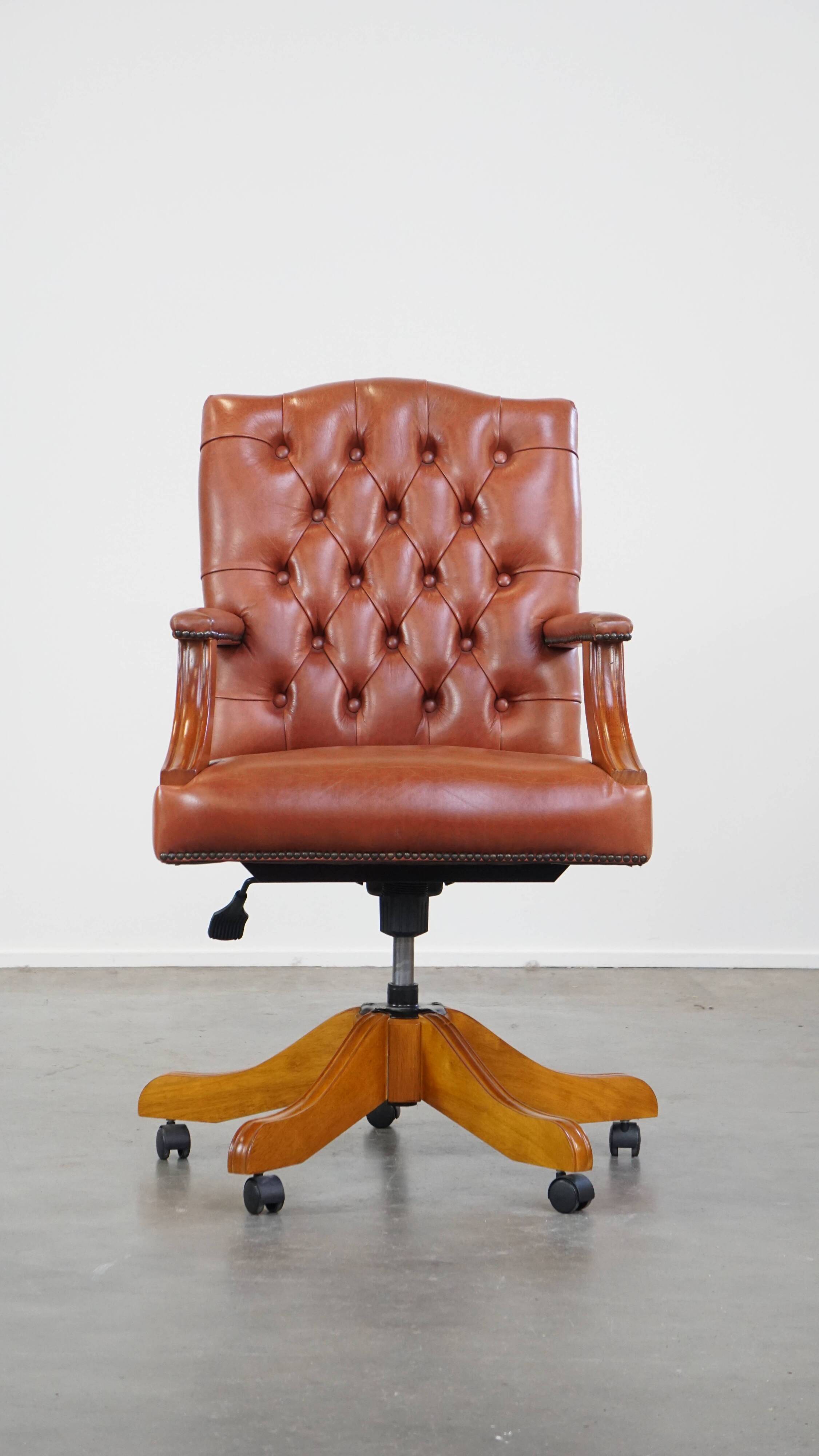 Height-adjustable leather English-style chesterfield office chair