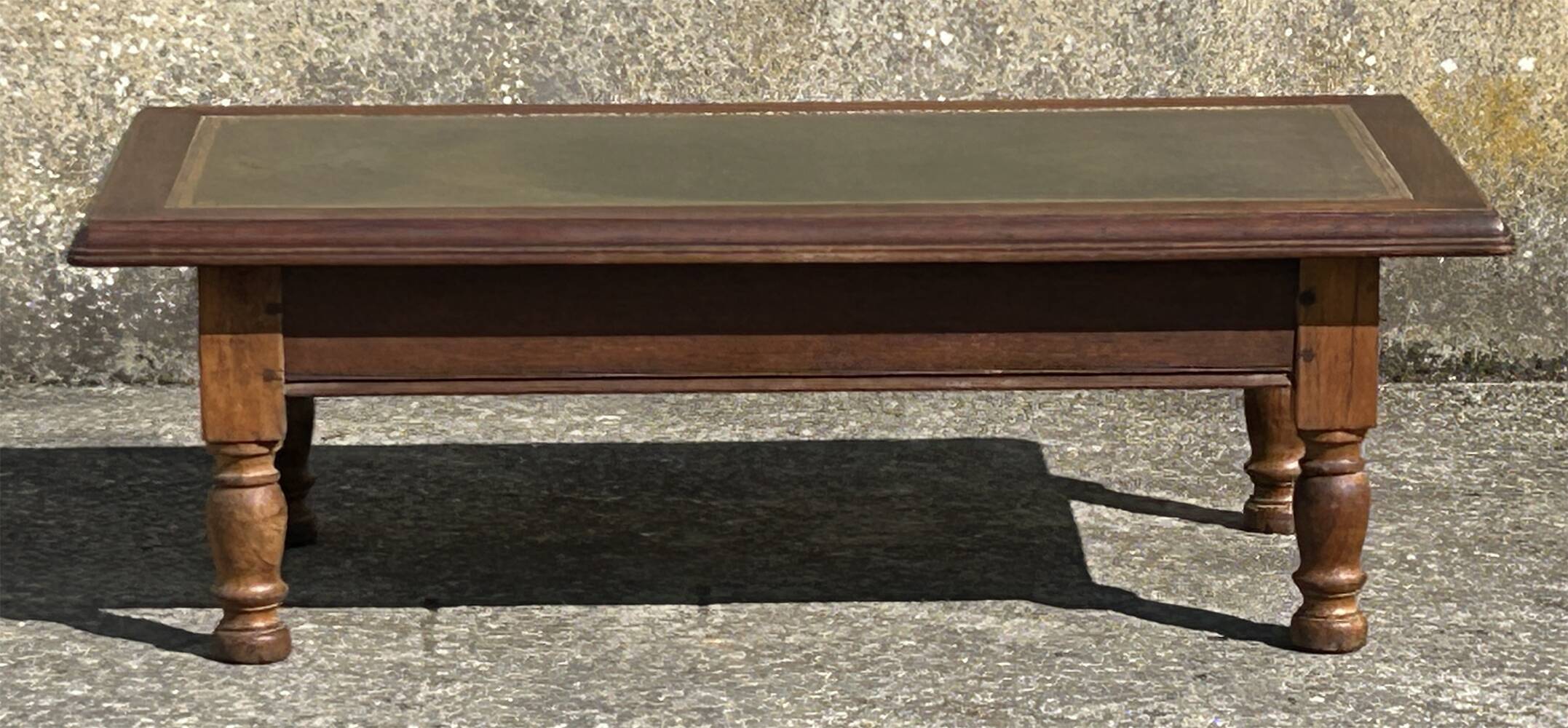 Vintage English coffee table in oak and green leather – 1950s/60s