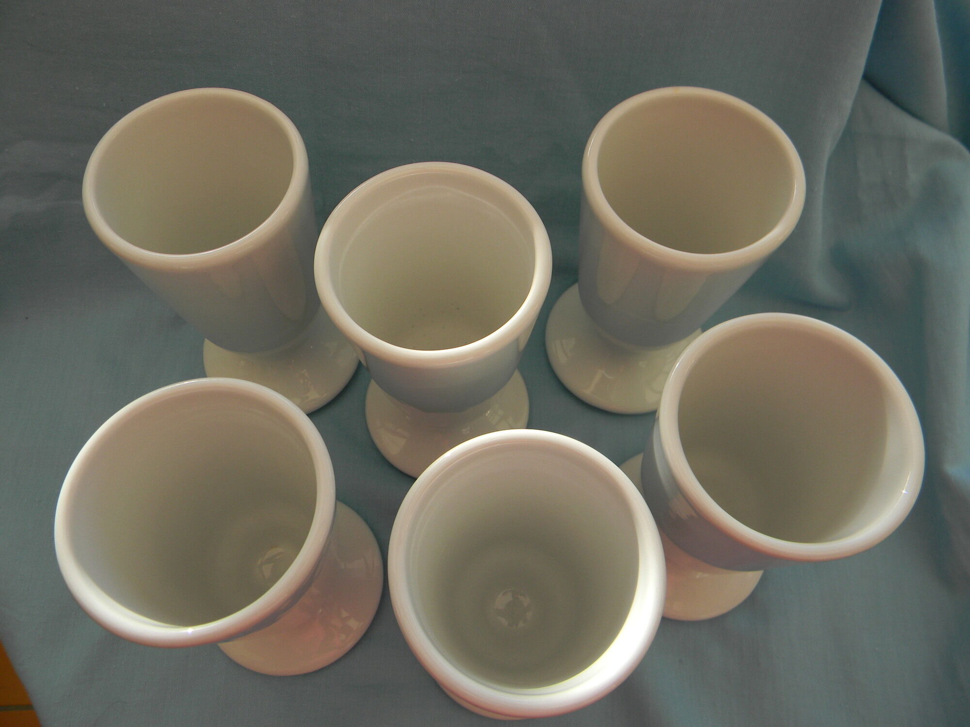 Set of 6 white mazagrans in PILLIVUYT porcelain.