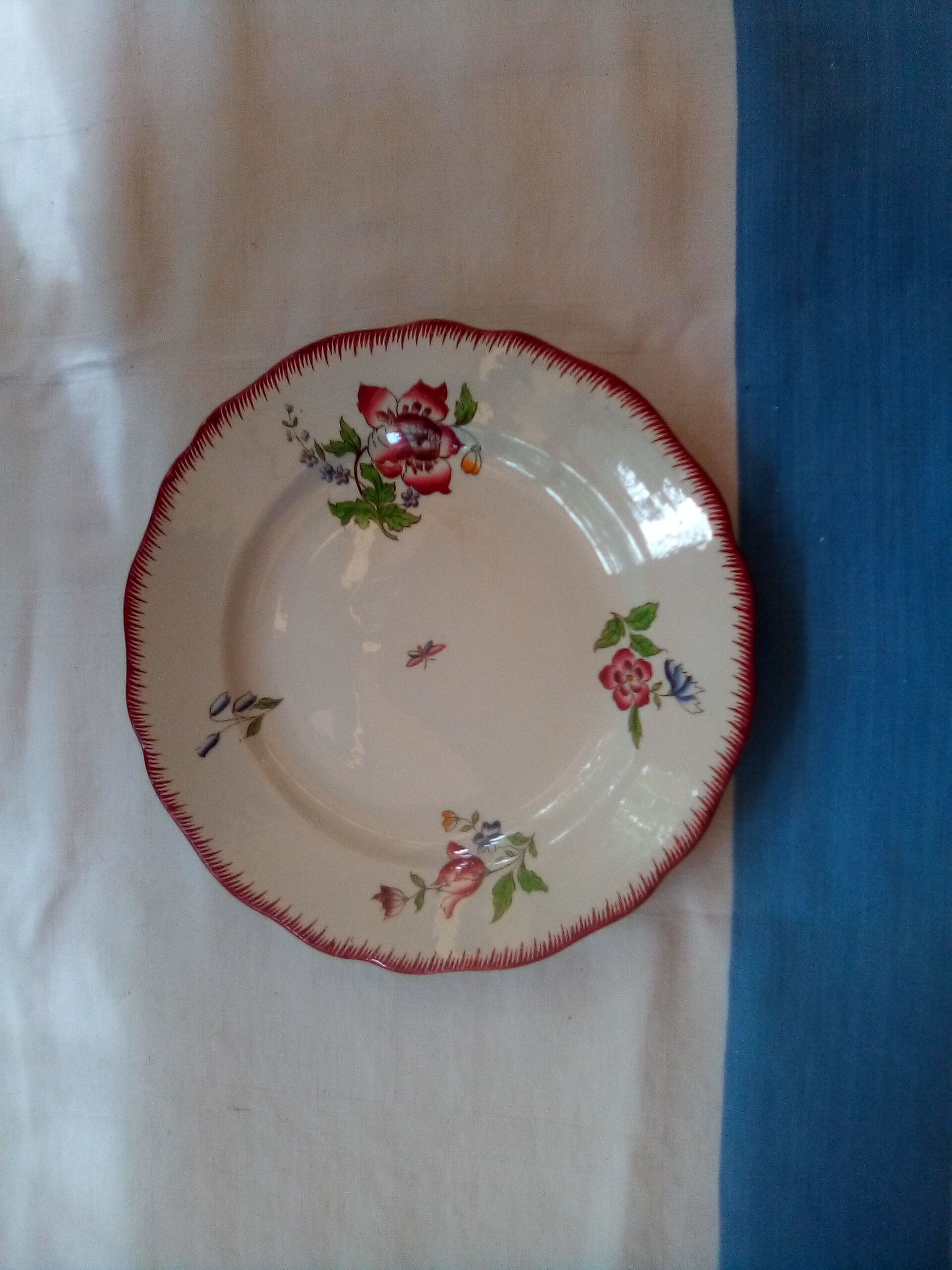 Assorted 8 ancient plates dominating red