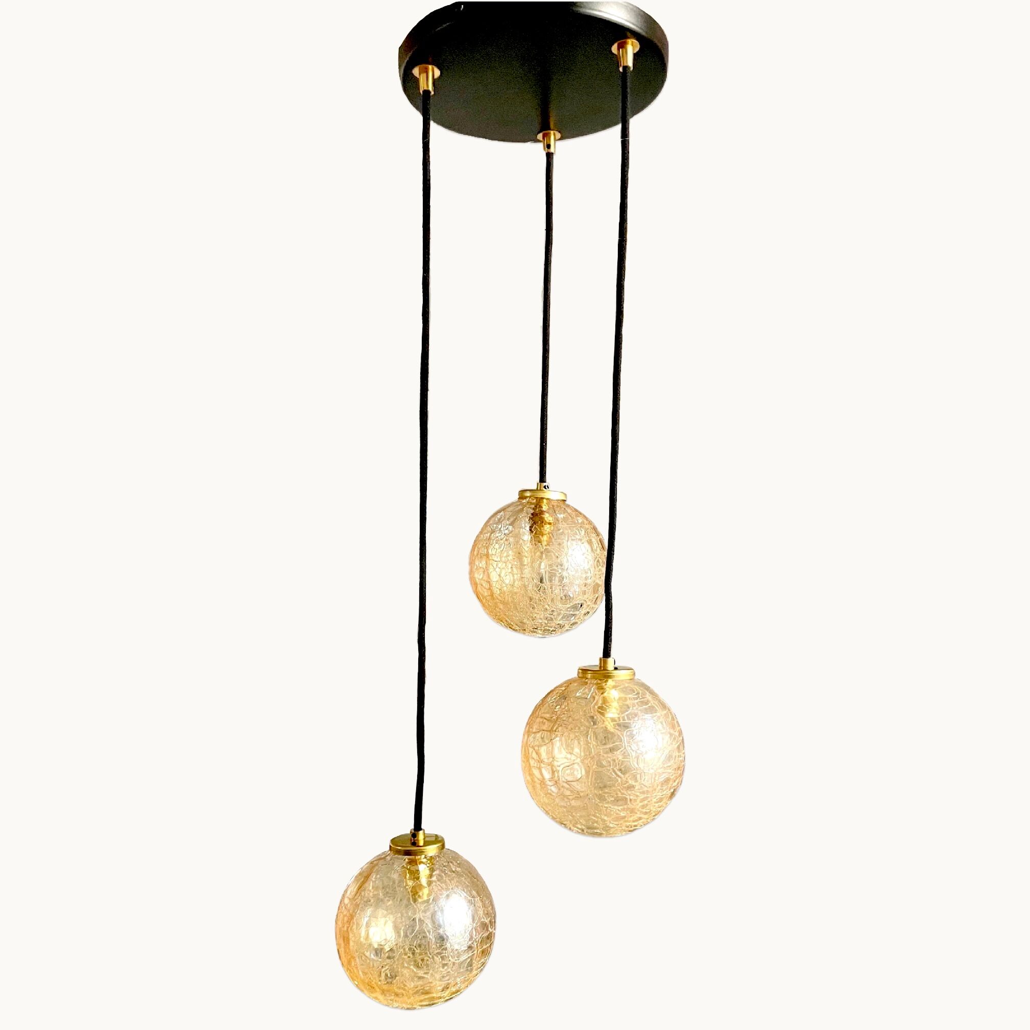 Suspension 3 vintage globes
