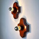 Paire de appliques murales géométriques Art Déco, en bois brun sculpté, France, années 1960.