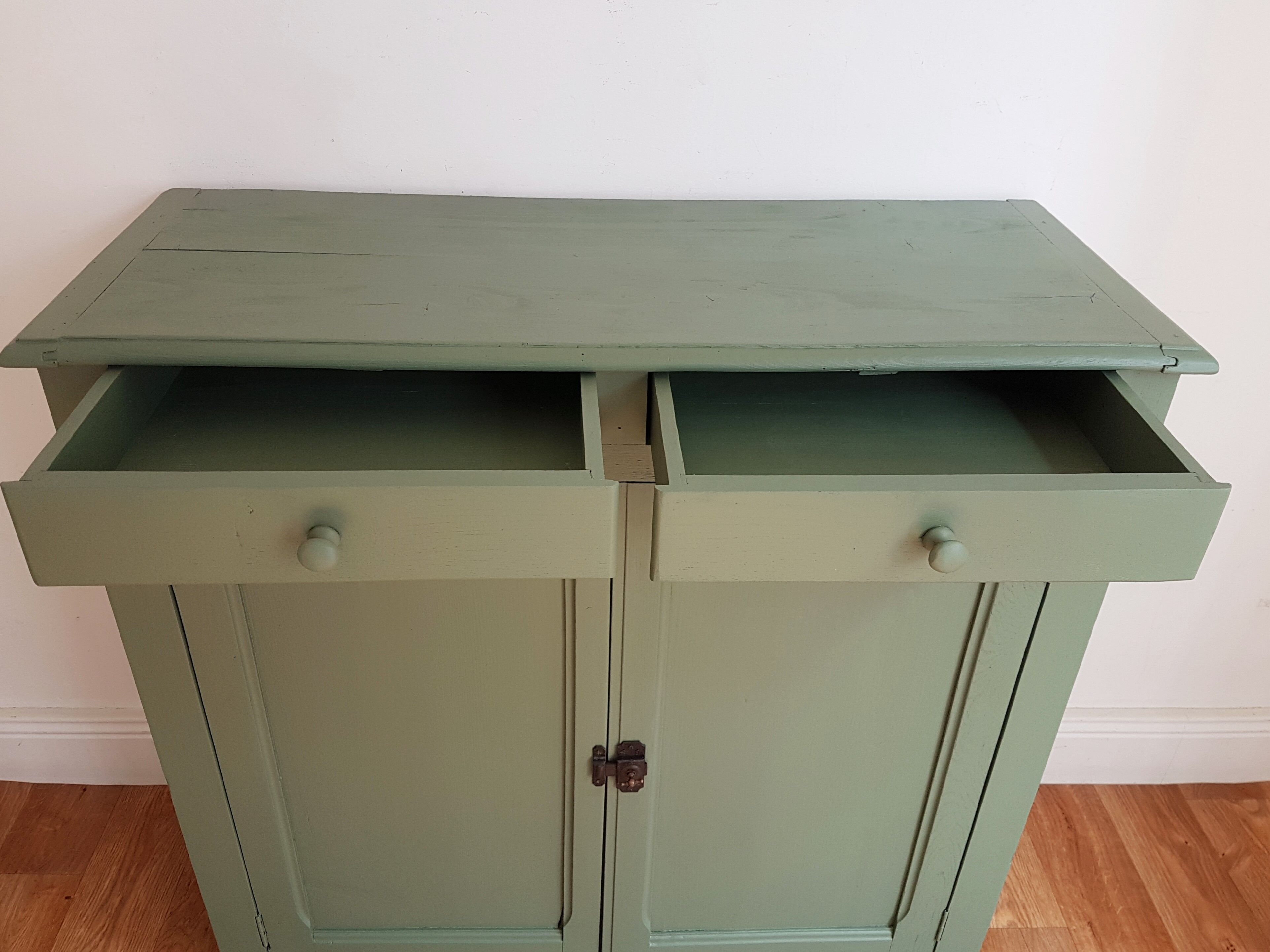 Buffet parisien vert végétal