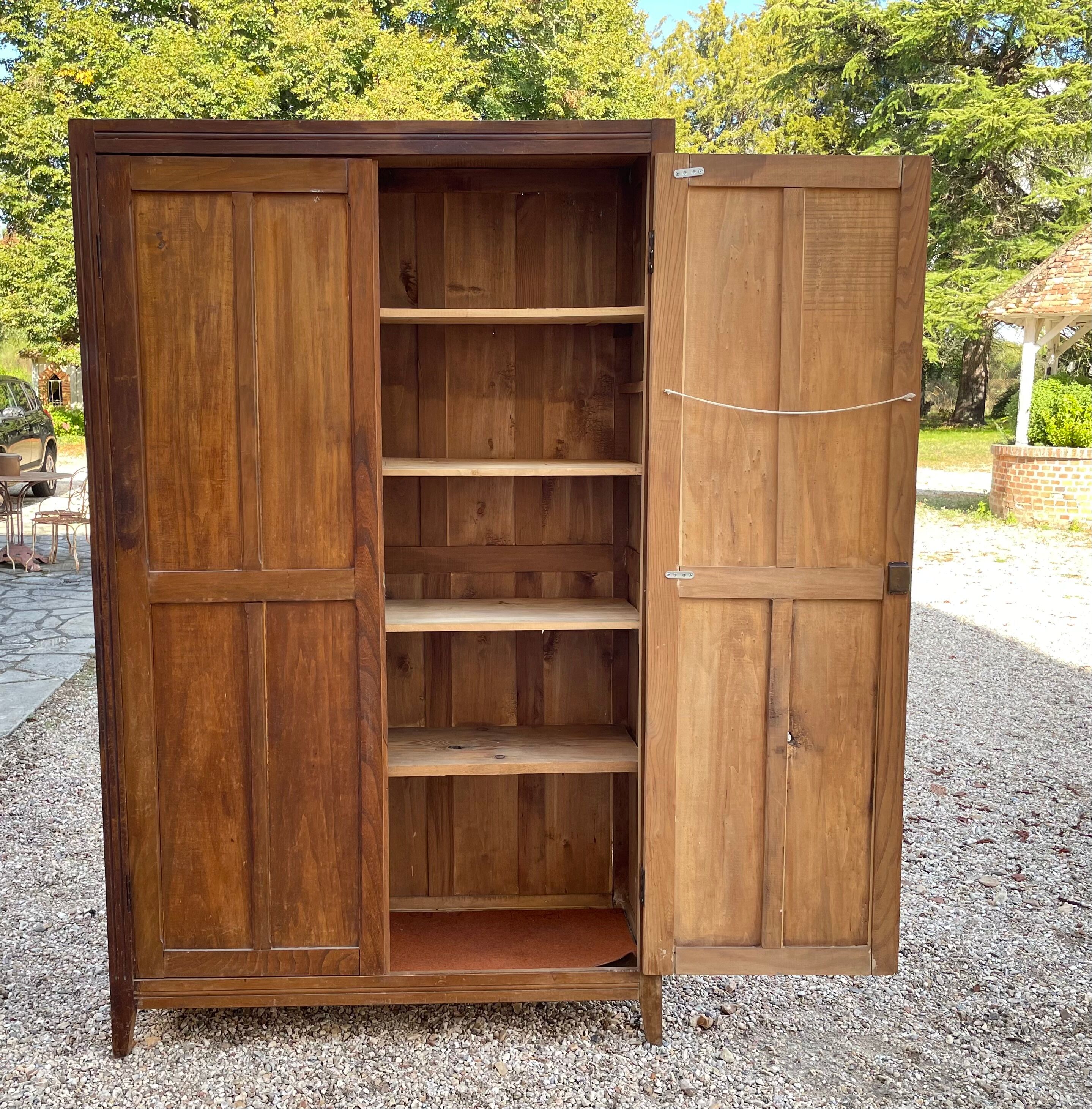 Armoire parisienne