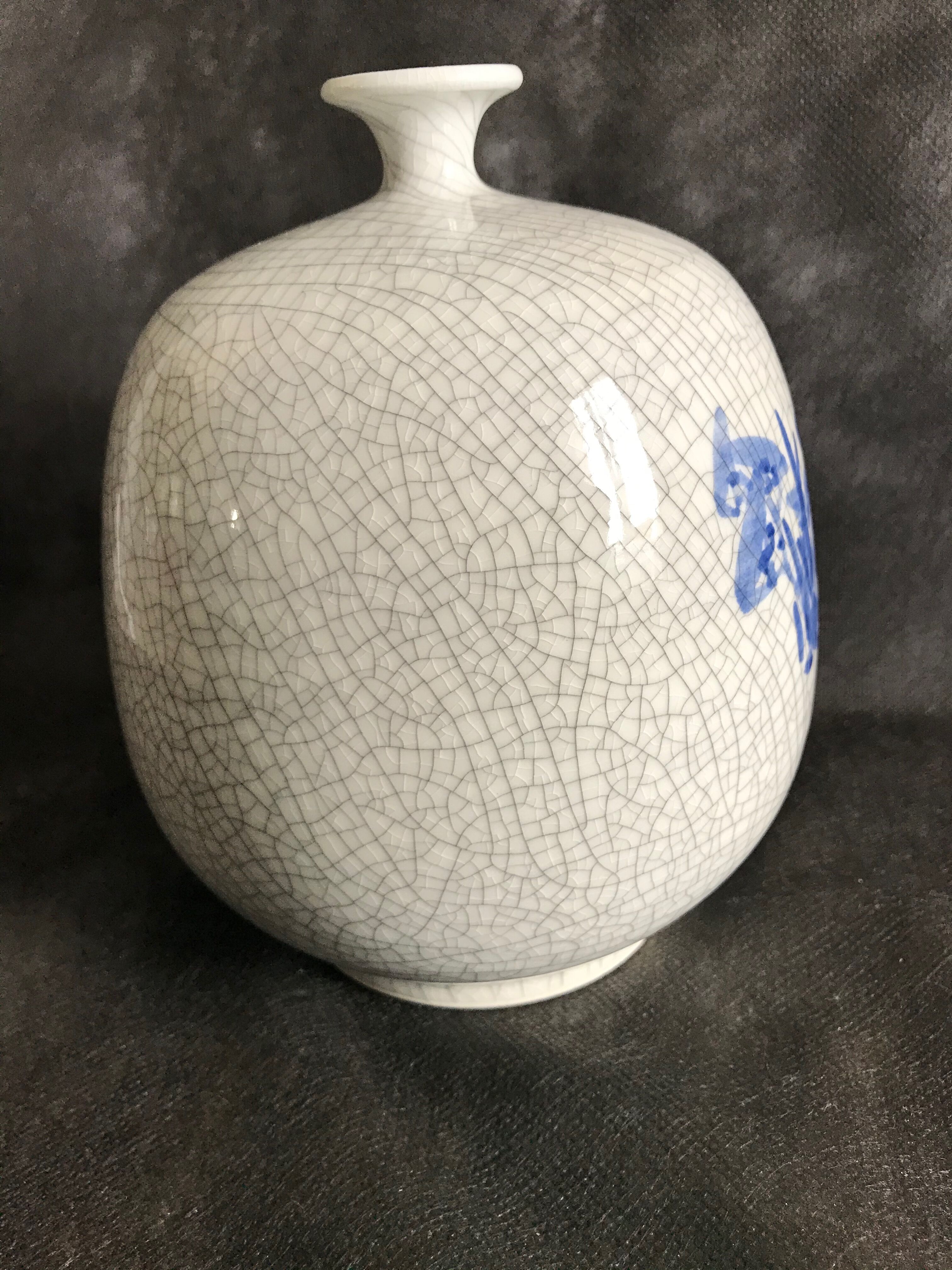 Vase ball with flattened pinched collar