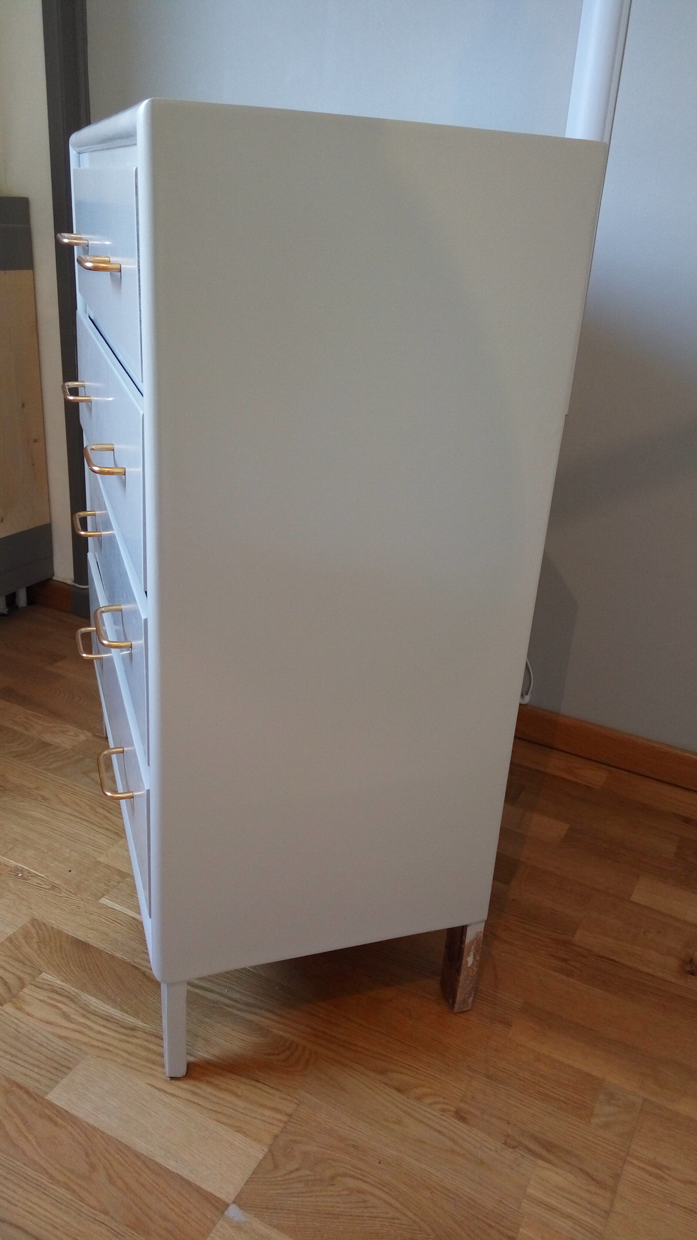 Vintage chest of drawers