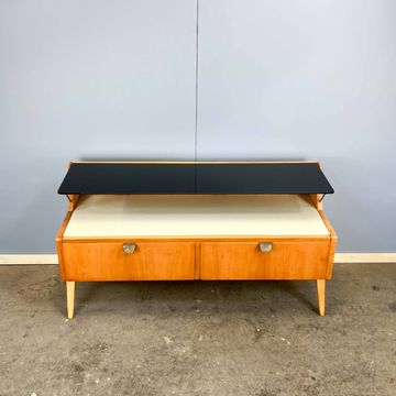 Petite commode par WK Möbel avec un dessus en verre noir et blanc, en bois de poirier, années 1950.