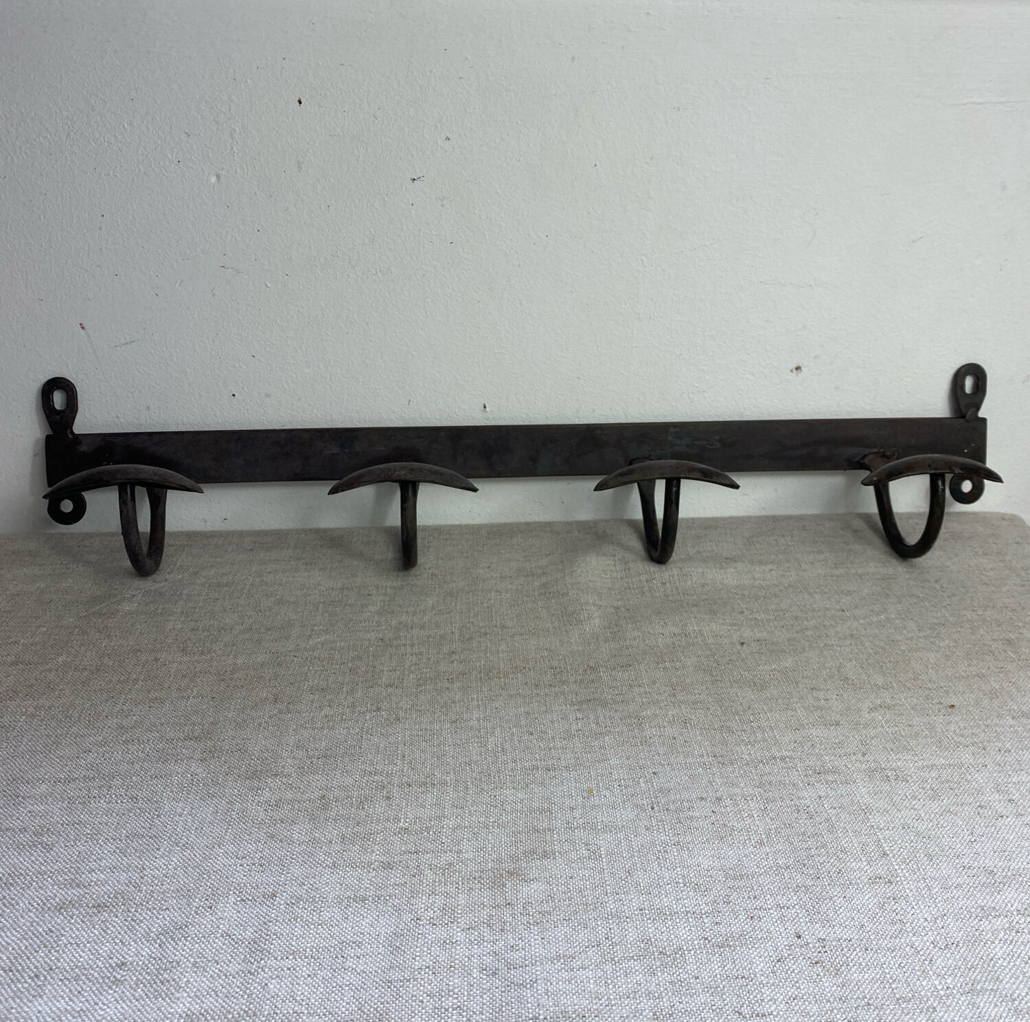 Coat rack, four hooks, in wrought iron.