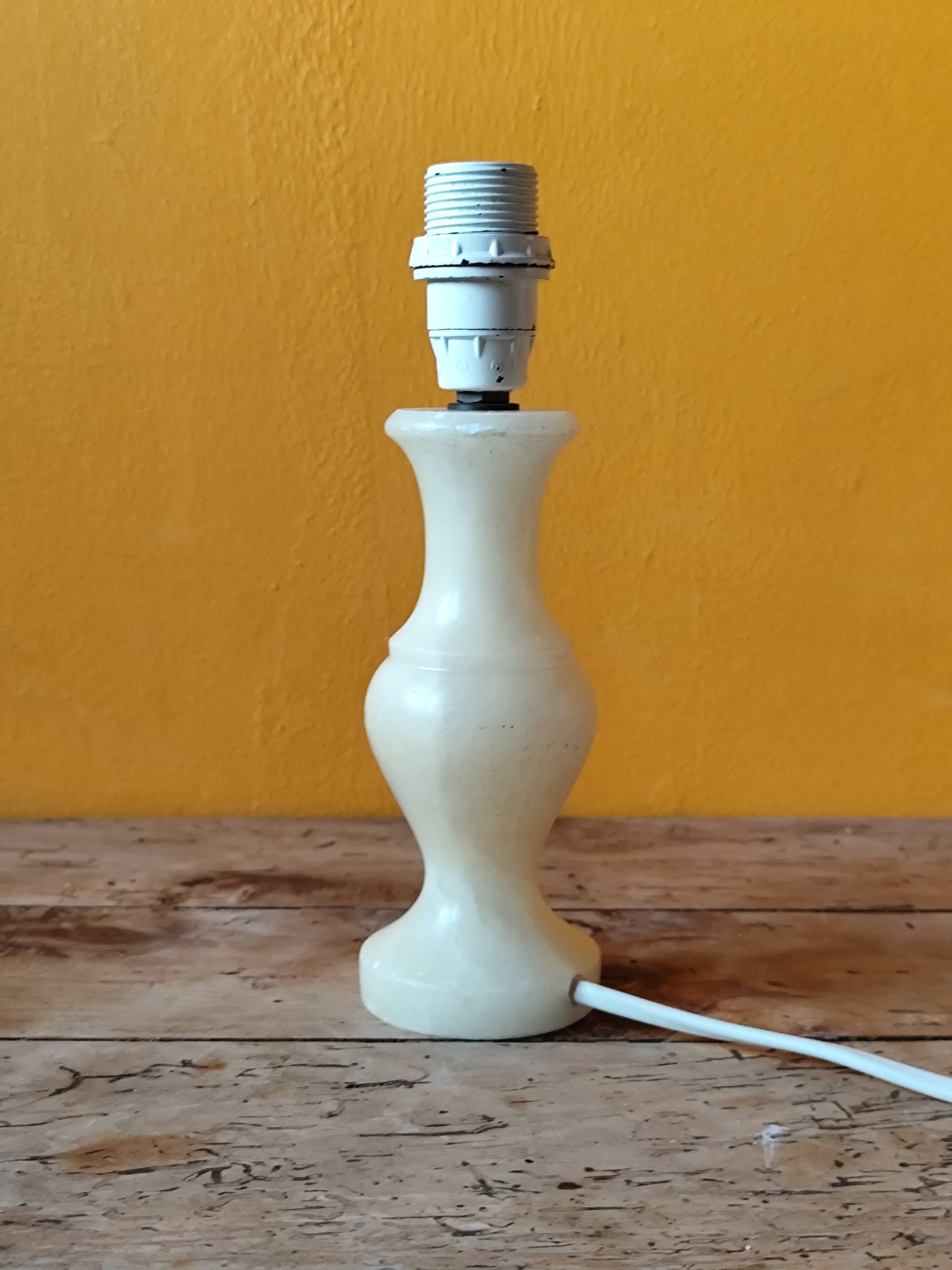 Lampe en pierre marbrée  beige -  lampe albâtre