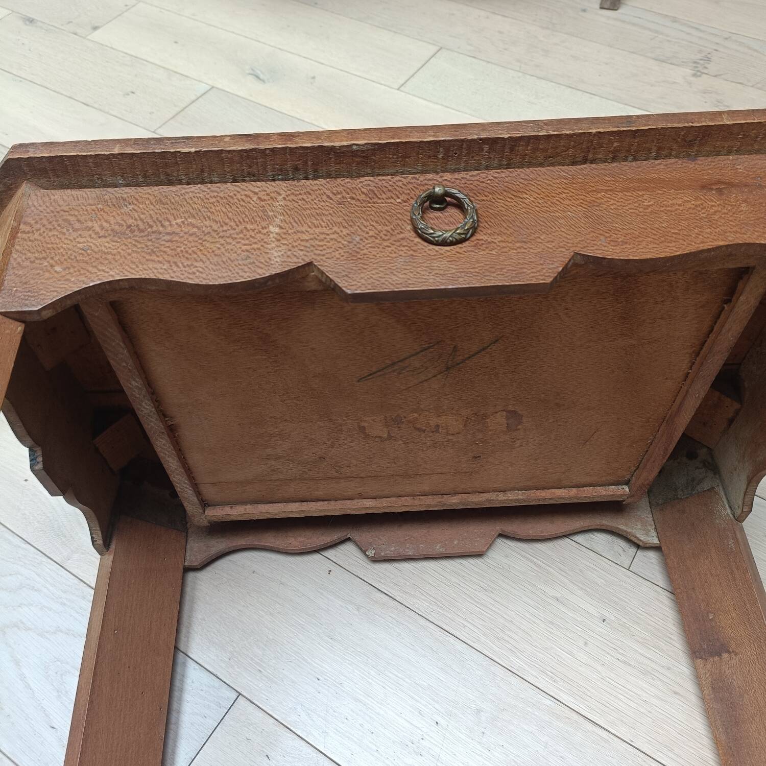 Occasional table, Art Deco pedestal table
