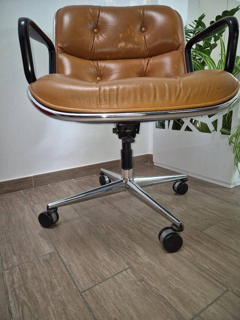 Executive chair with wheels by Pollock