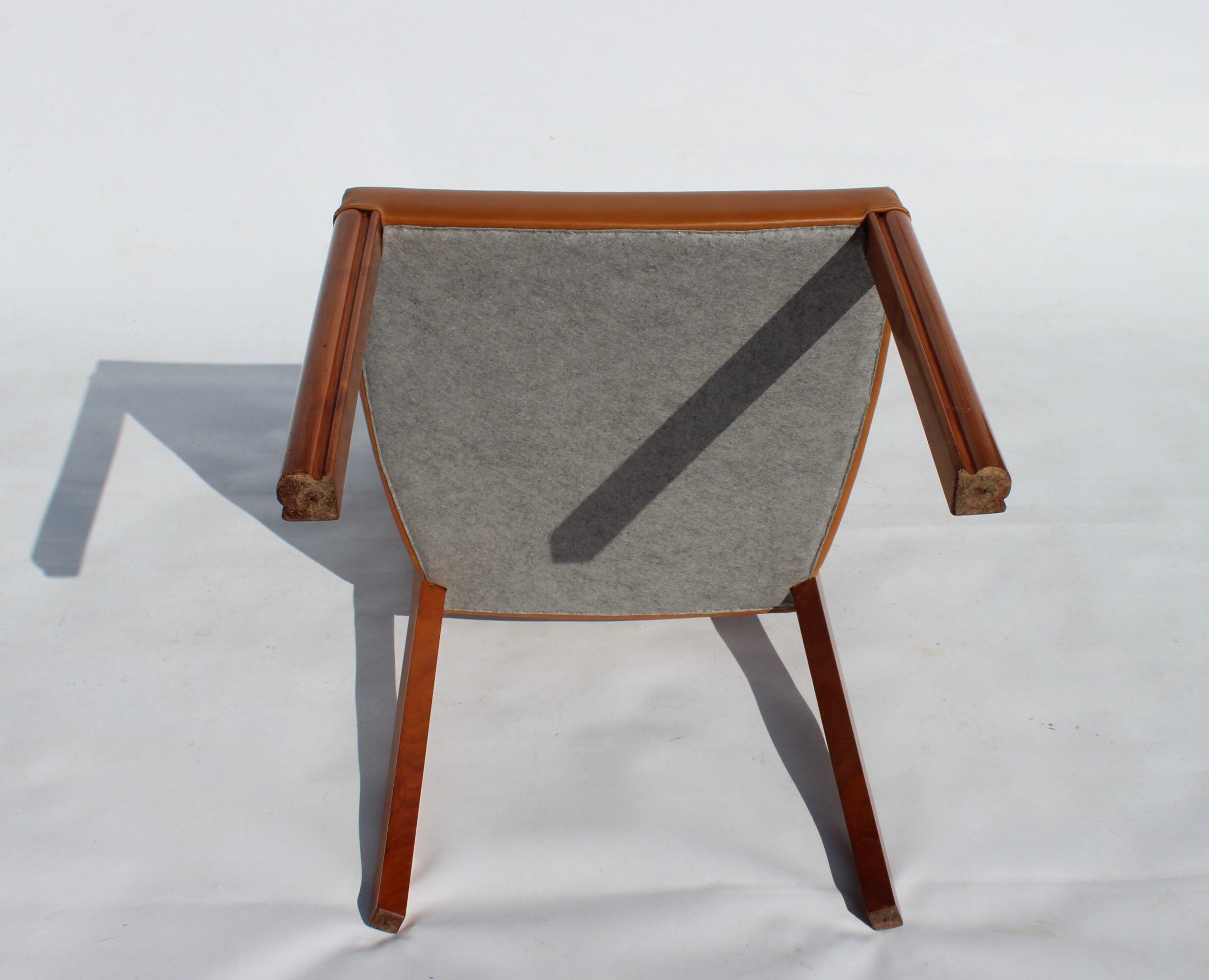 Ensemble de six chaises de différents types de bois