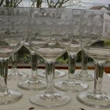 Lot de 8 verres ballon anciens en verre gravé. Frise à la Grecque.