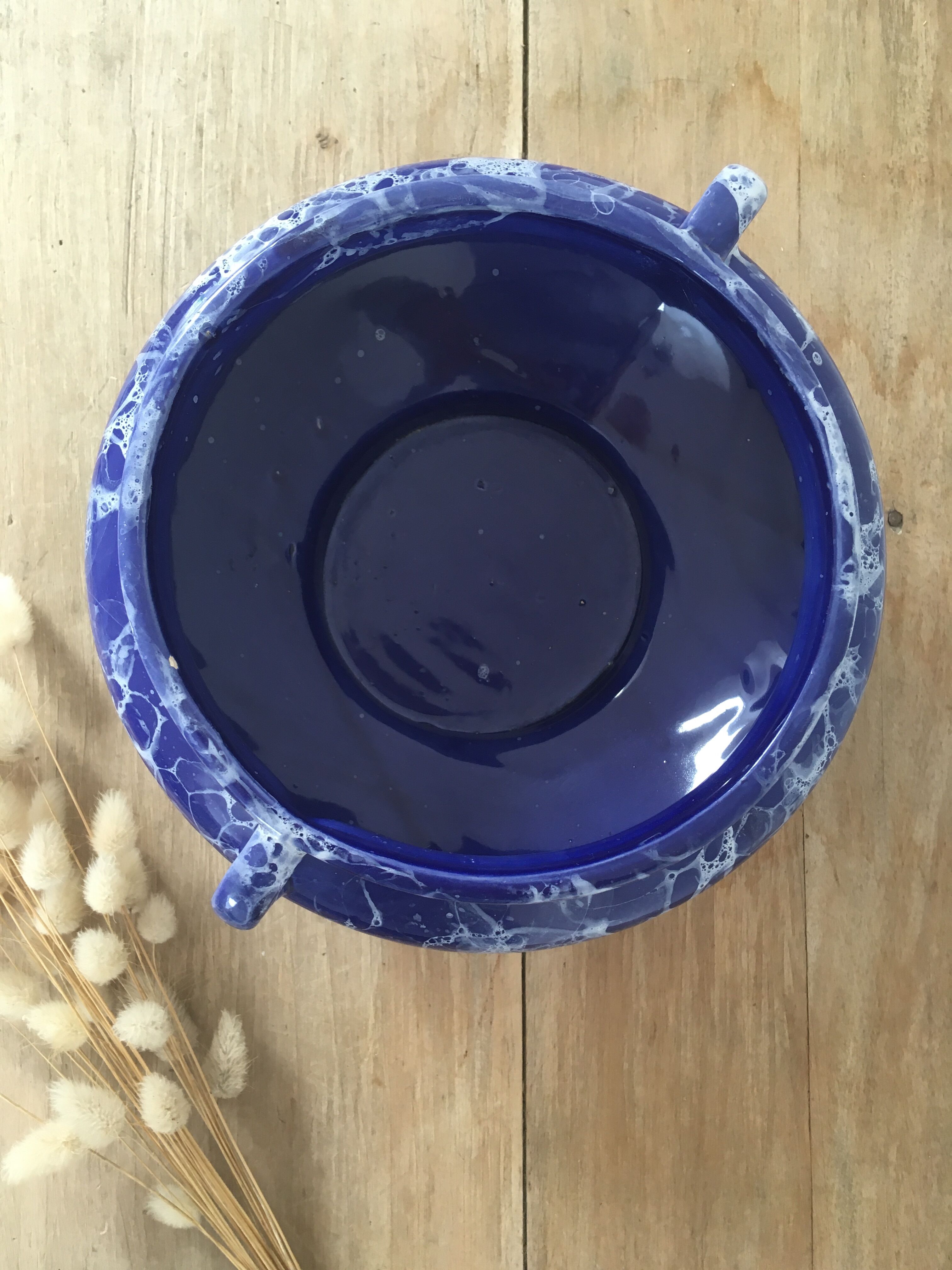 Blue & white marbled ceramic vase, pot cover
