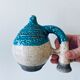 Poterie en terre cuite émaillée bleu et crème