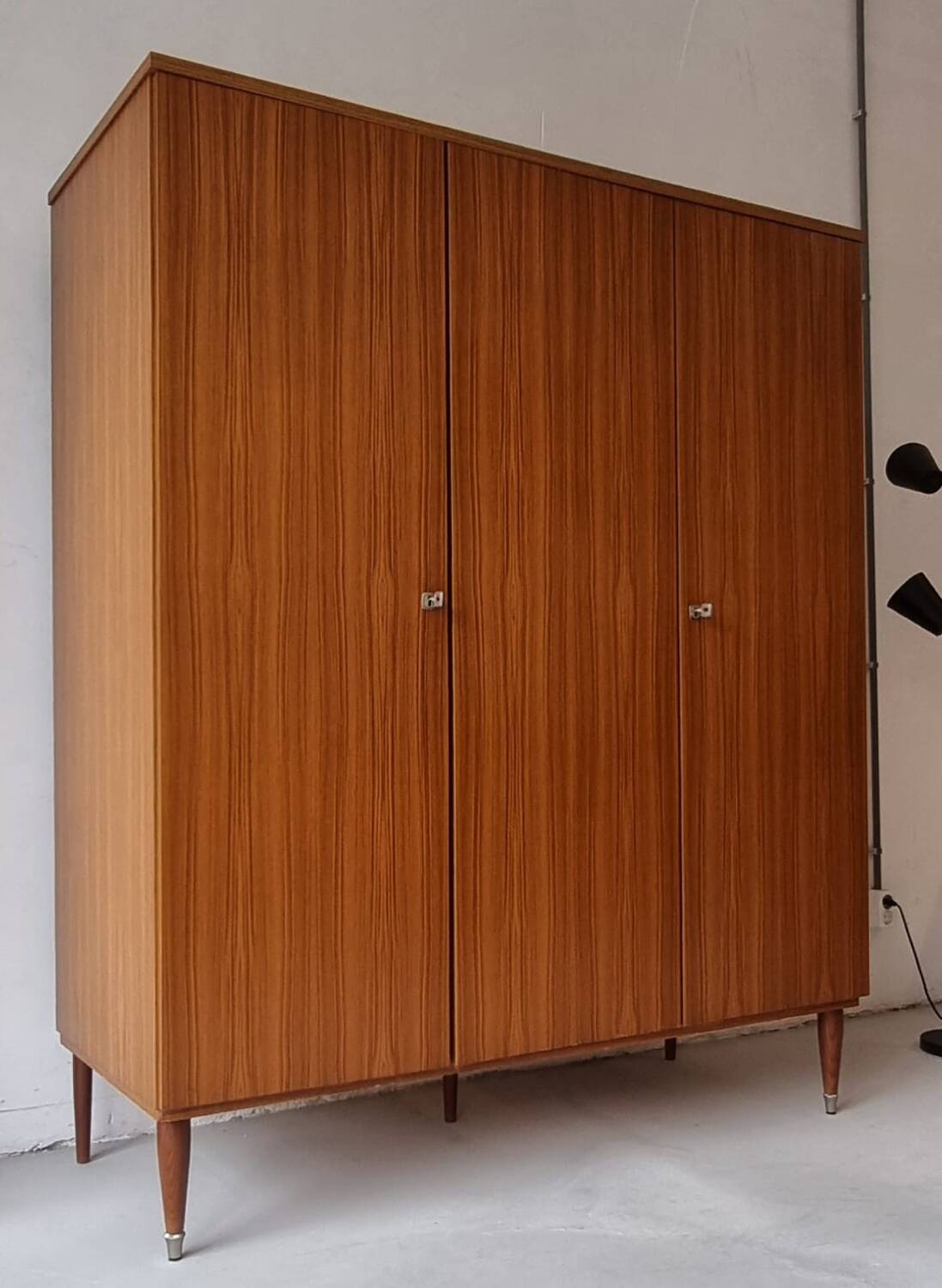 Armoire du milieu du siècle