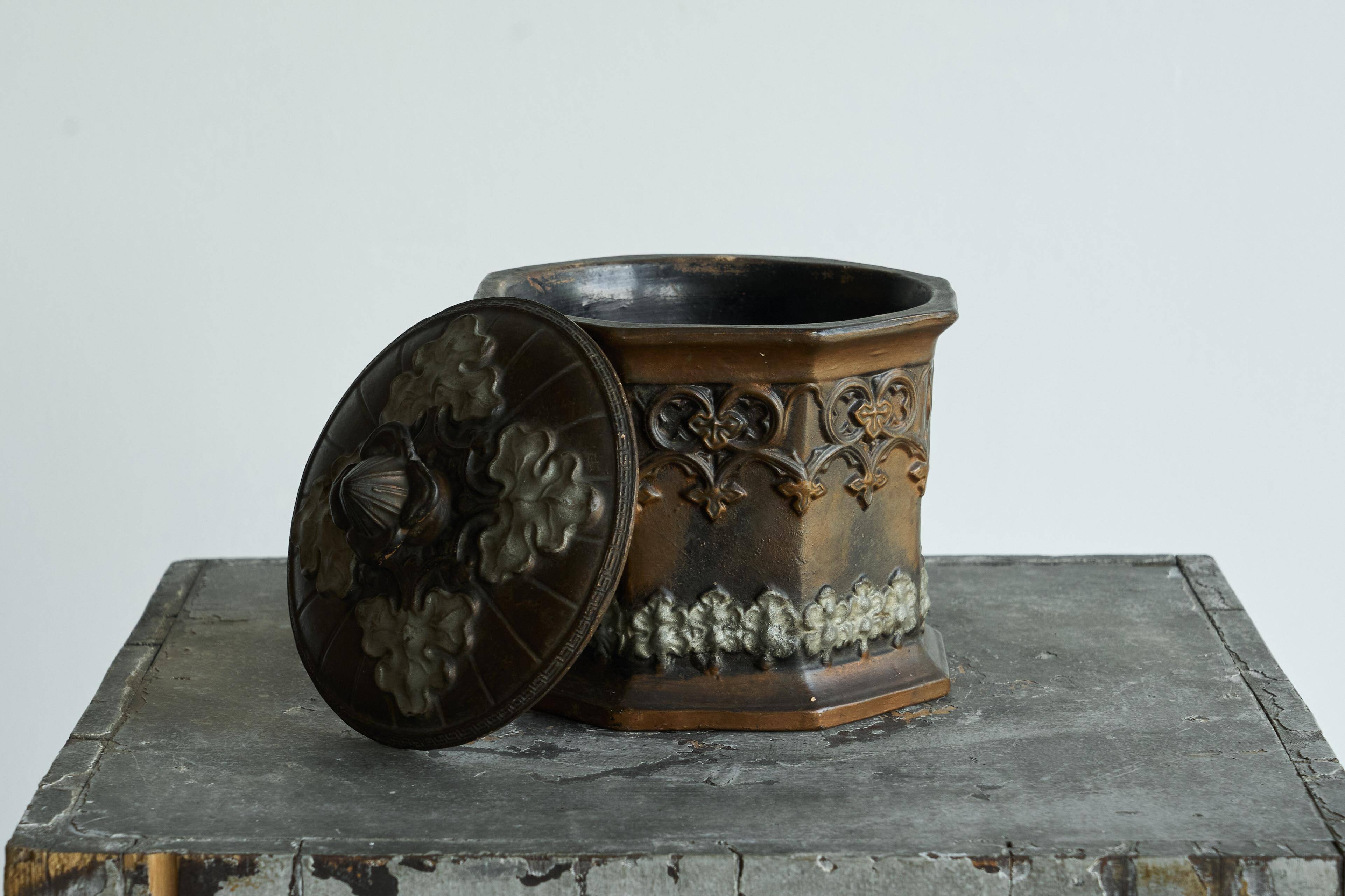 Pot à tabac ancien style néogothique XIXe siècle