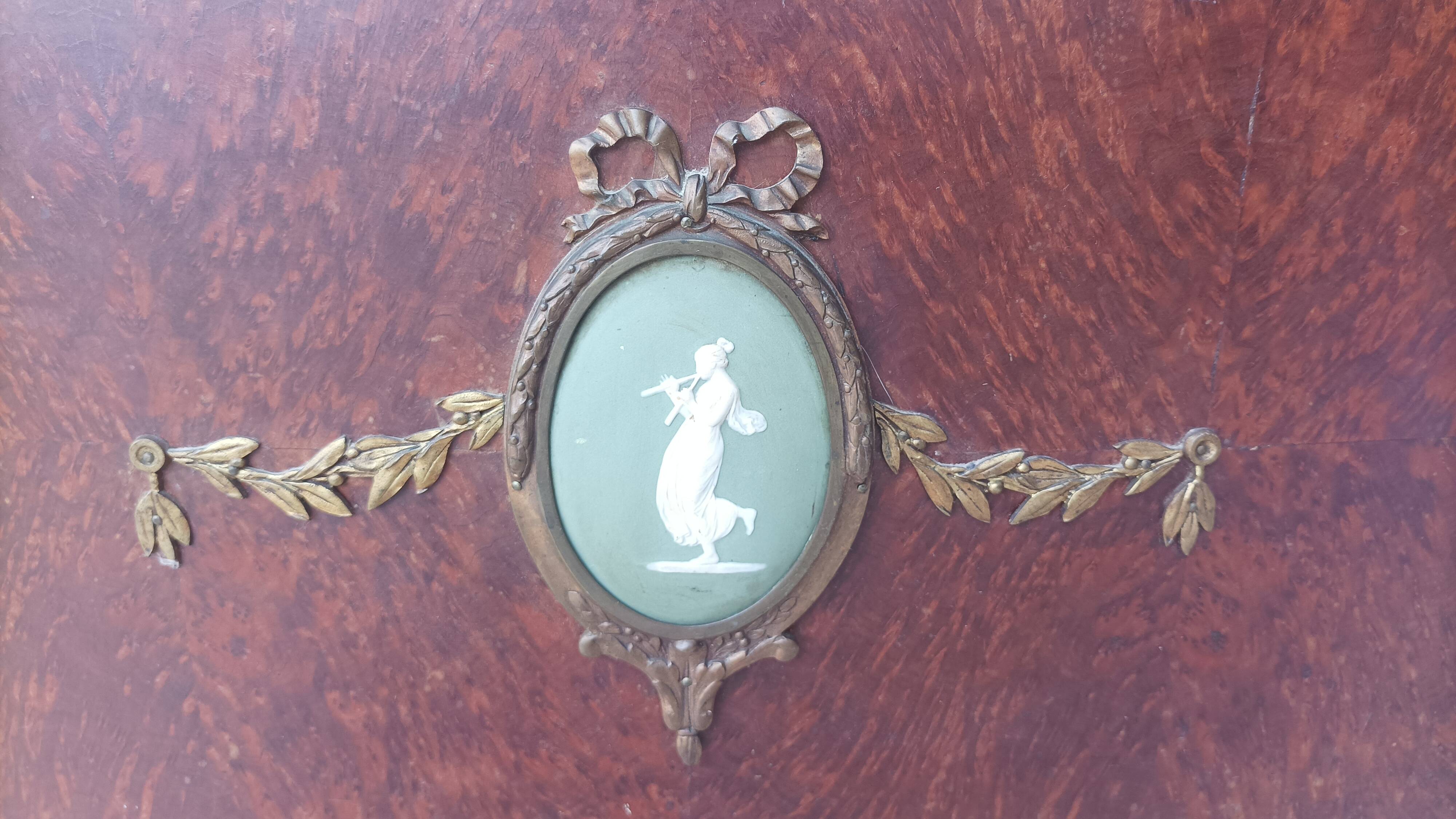 Louis XVI bed in thuja burl