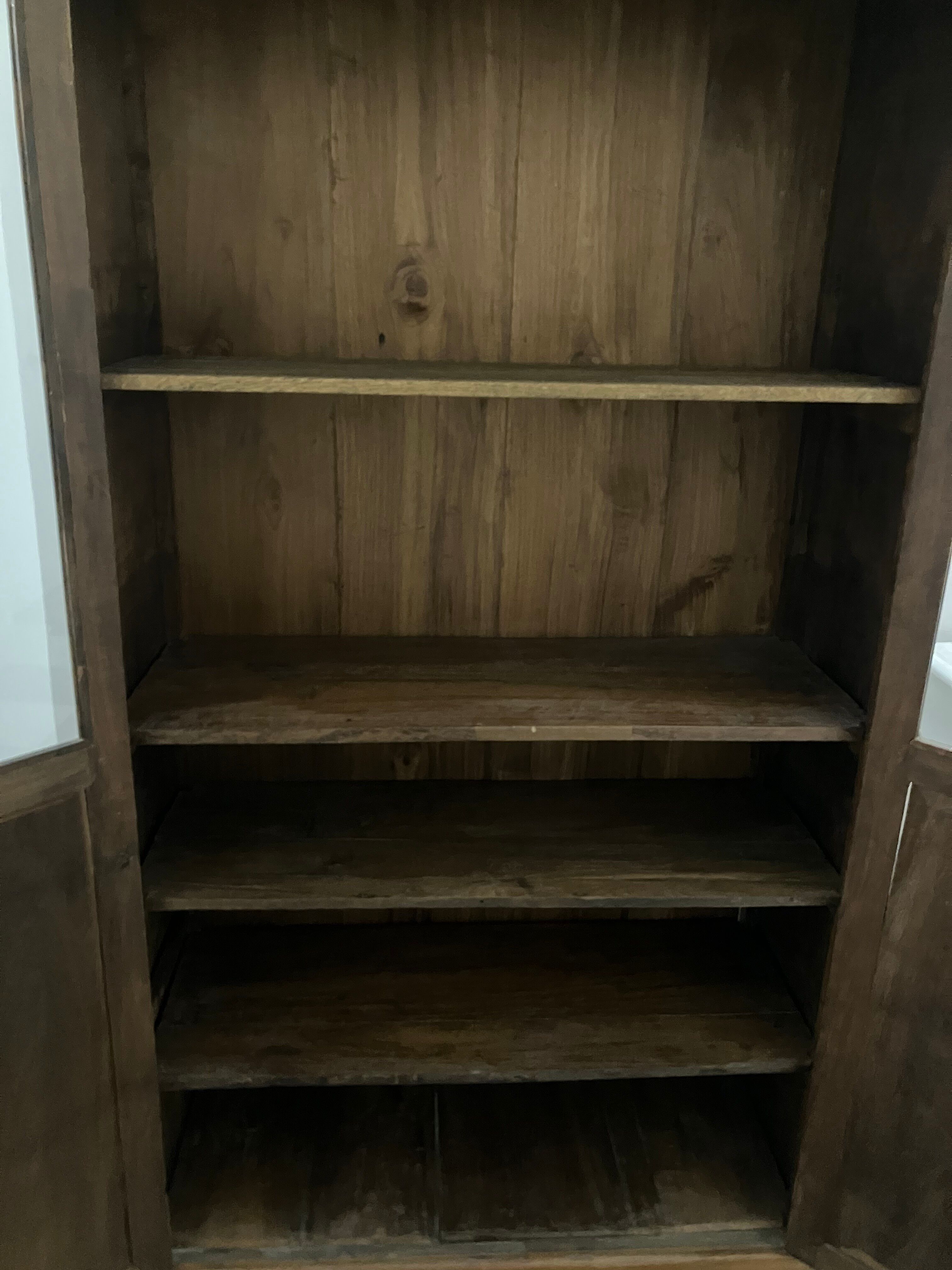 Bibliothèque vitrée indonésienne