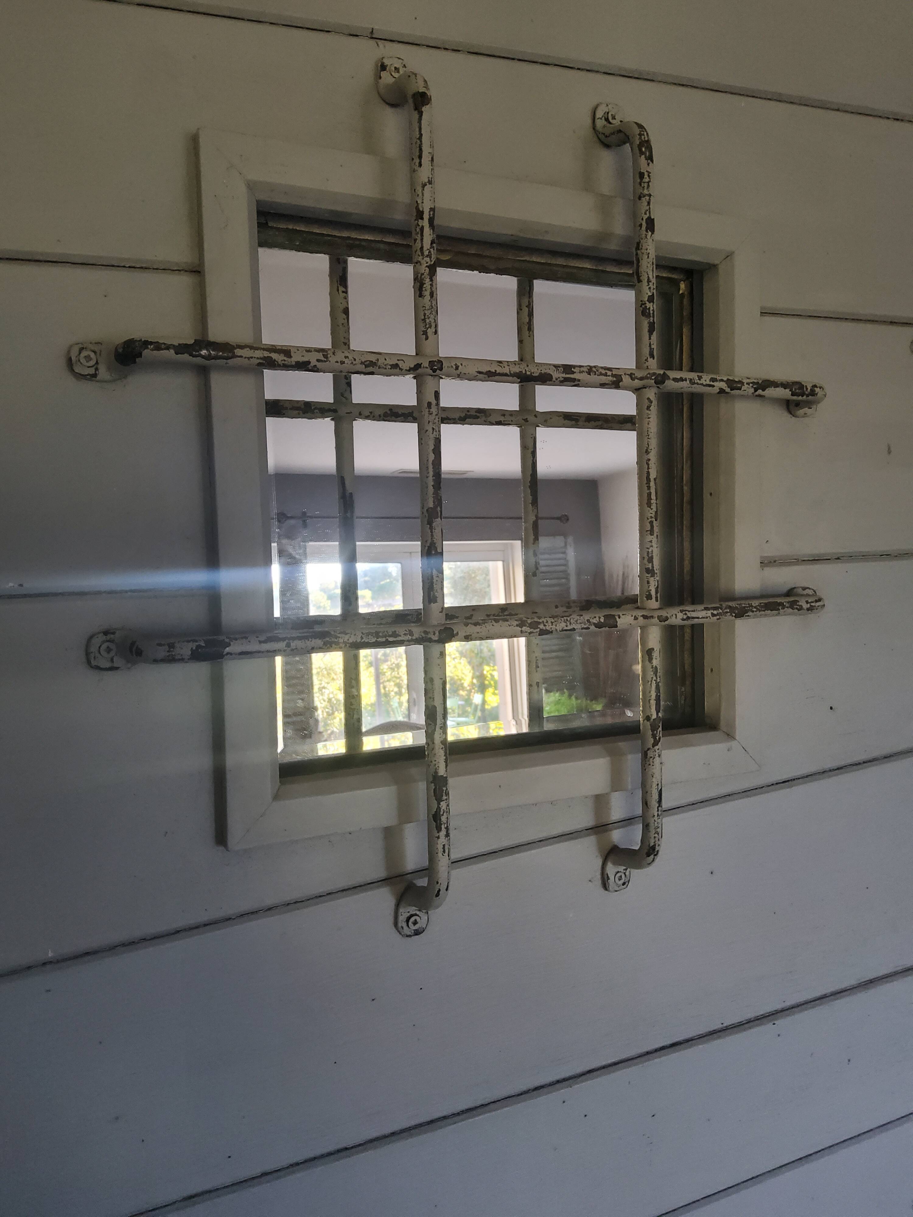 Old Provençal entrance door