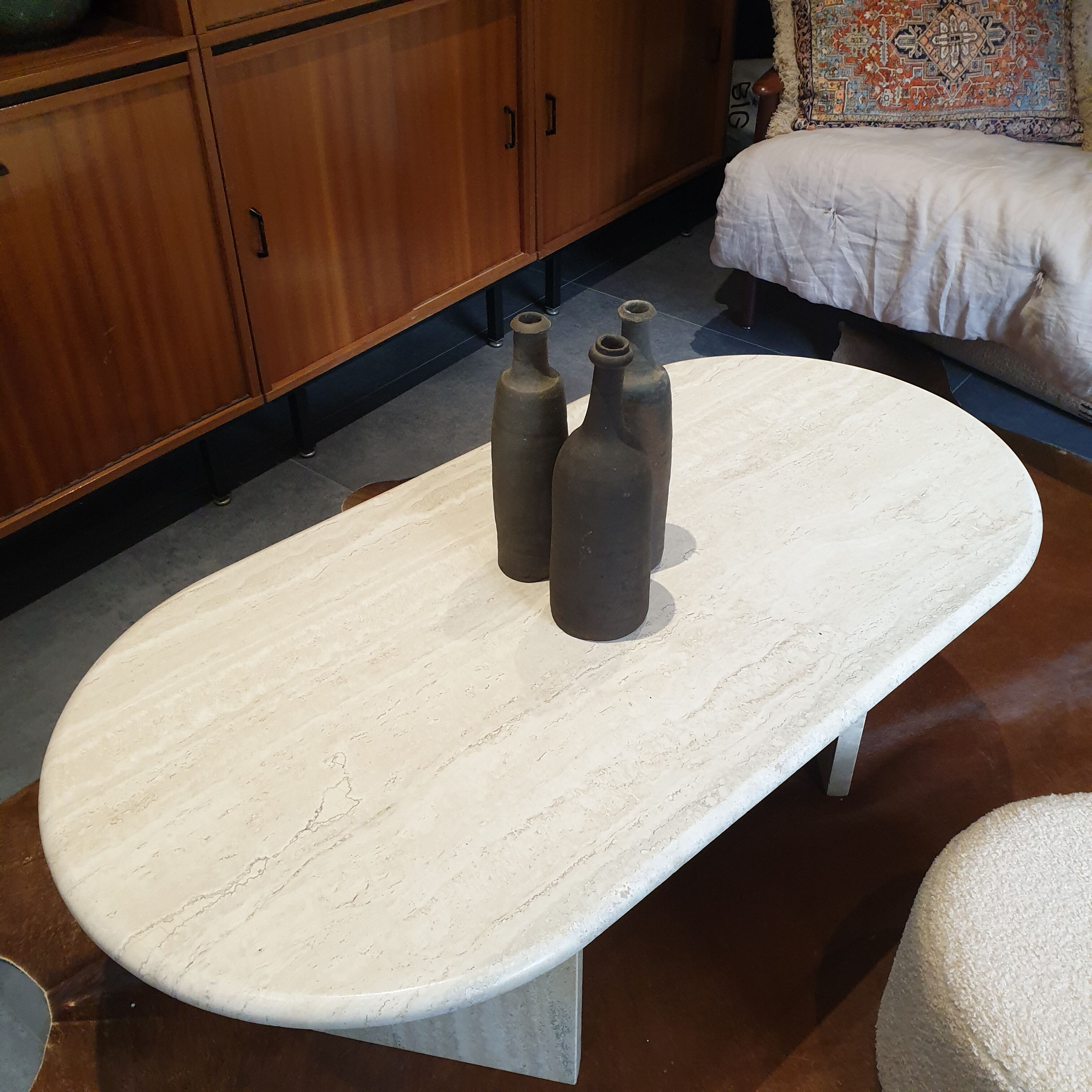 Table basse vintage en travertin