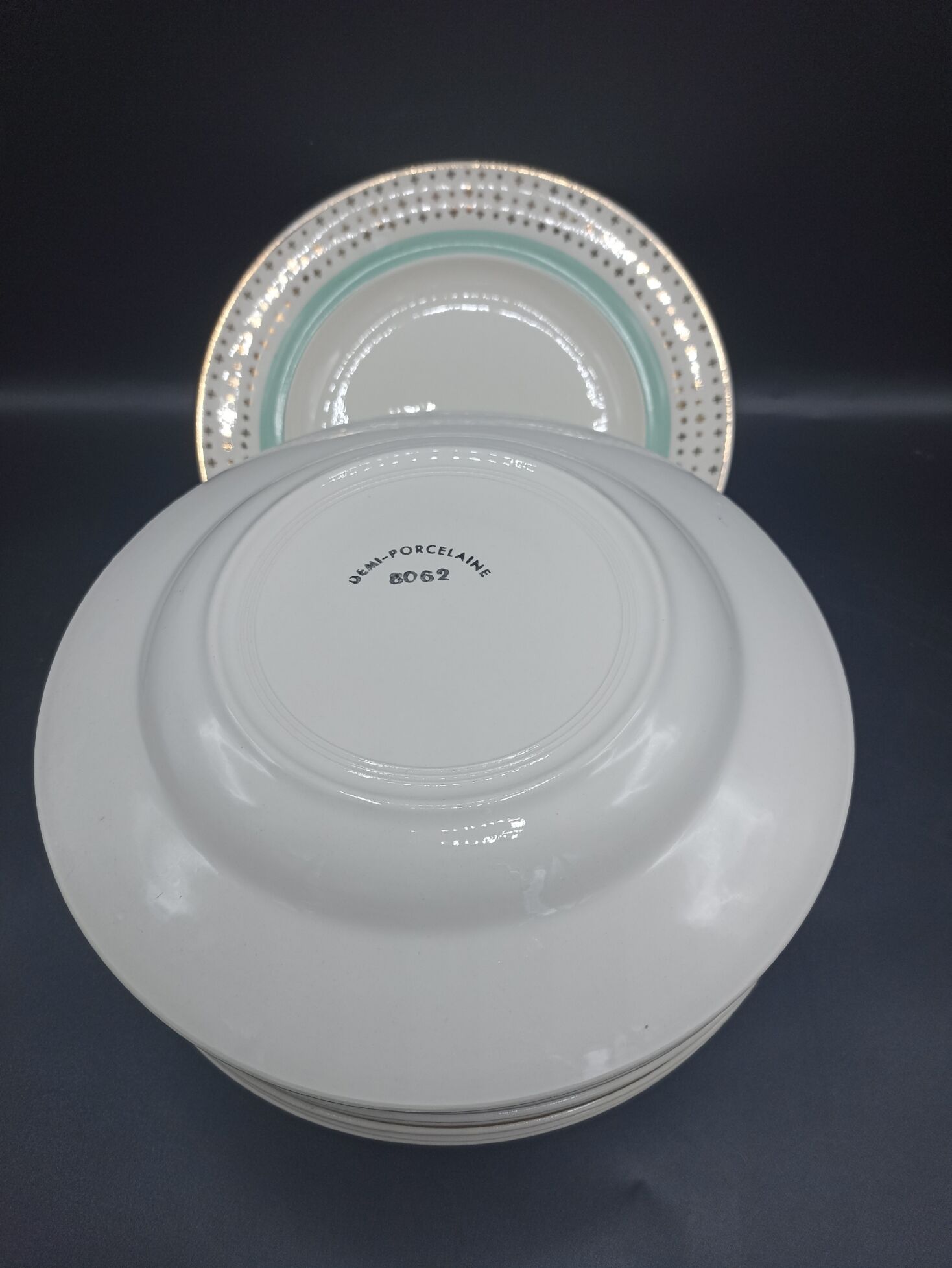 12 hollow porcelain plates - Stars and mint green