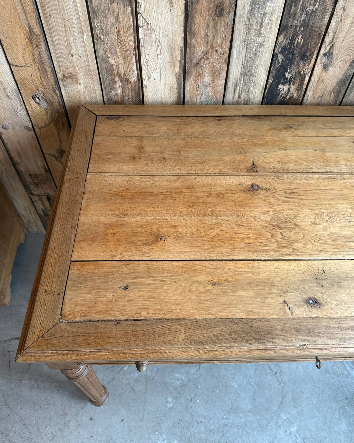 Large desk with turned legs in solid oak (renovated)