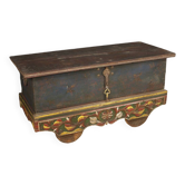 Indian chest in painted wood from the 20th century