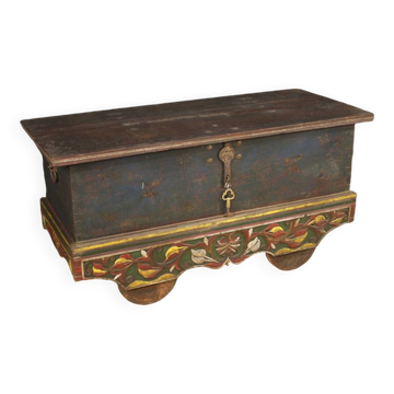 Indian chest in painted wood from the 20th century
